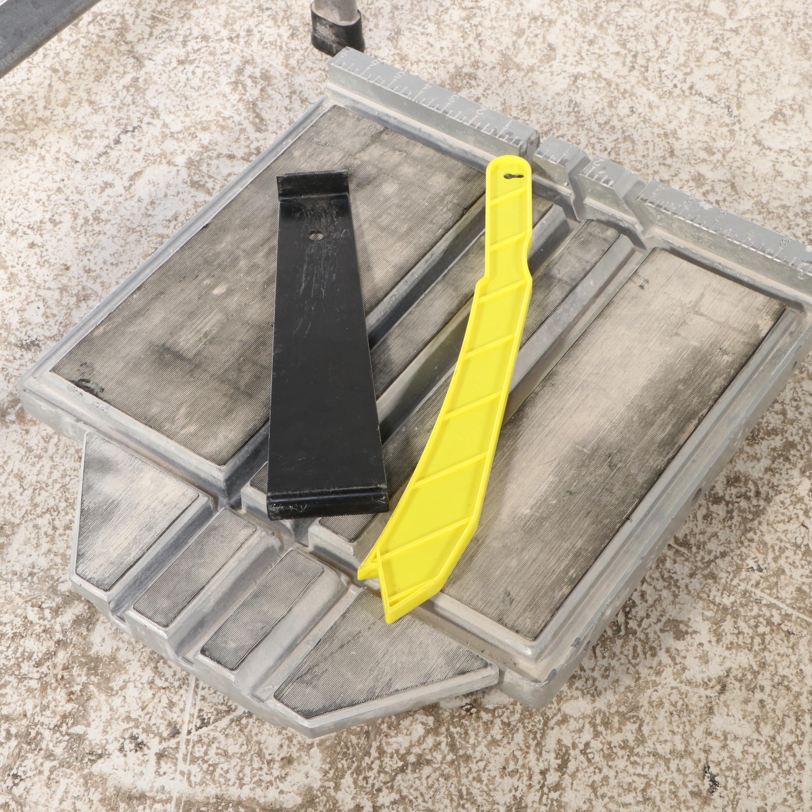 Chicago Electric 10-Inch Wet/Tile and Brick Saw with Stand