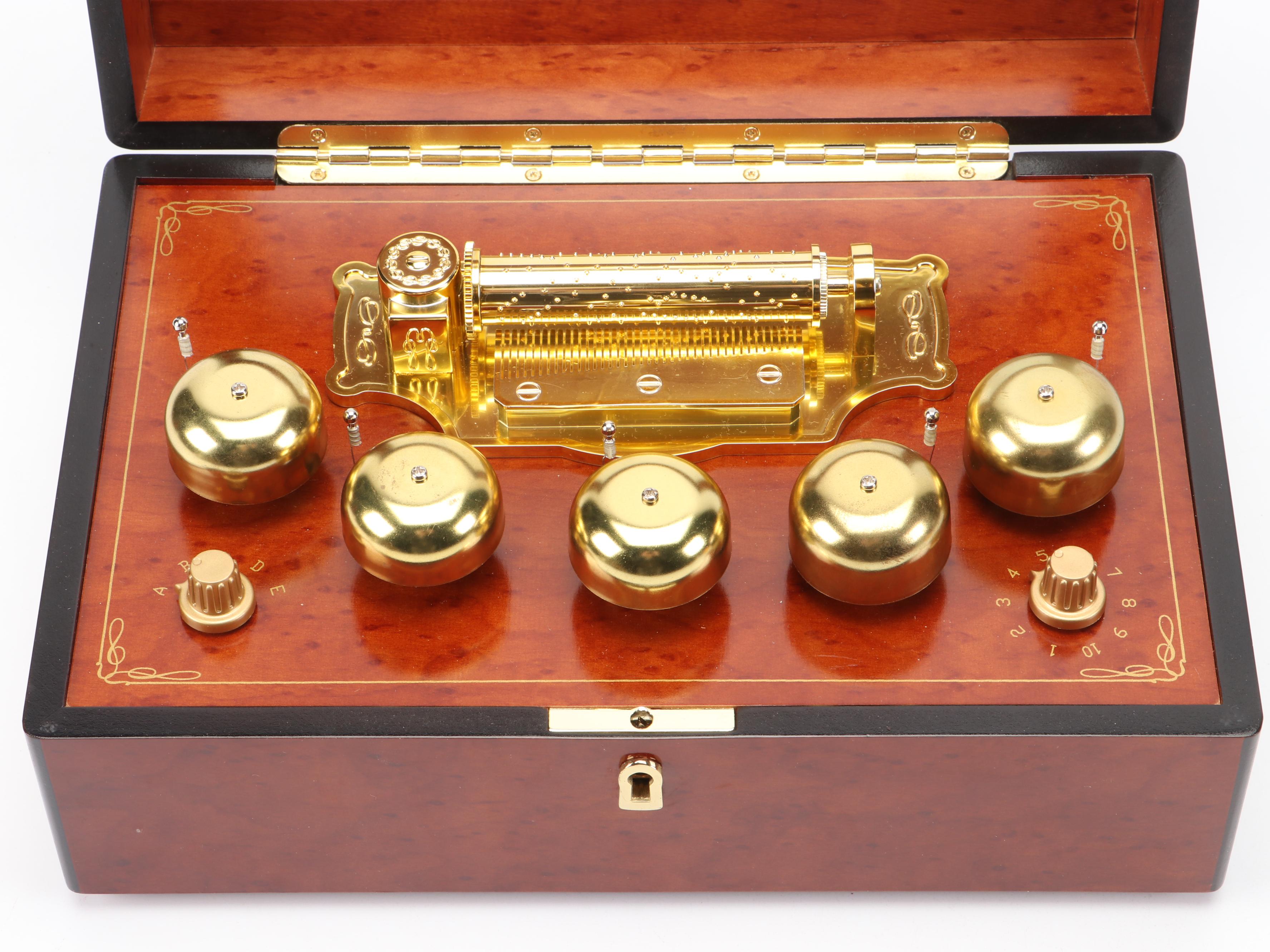 Mr. Christmas Gold Label Collection "Concertina" Electronic Music Box