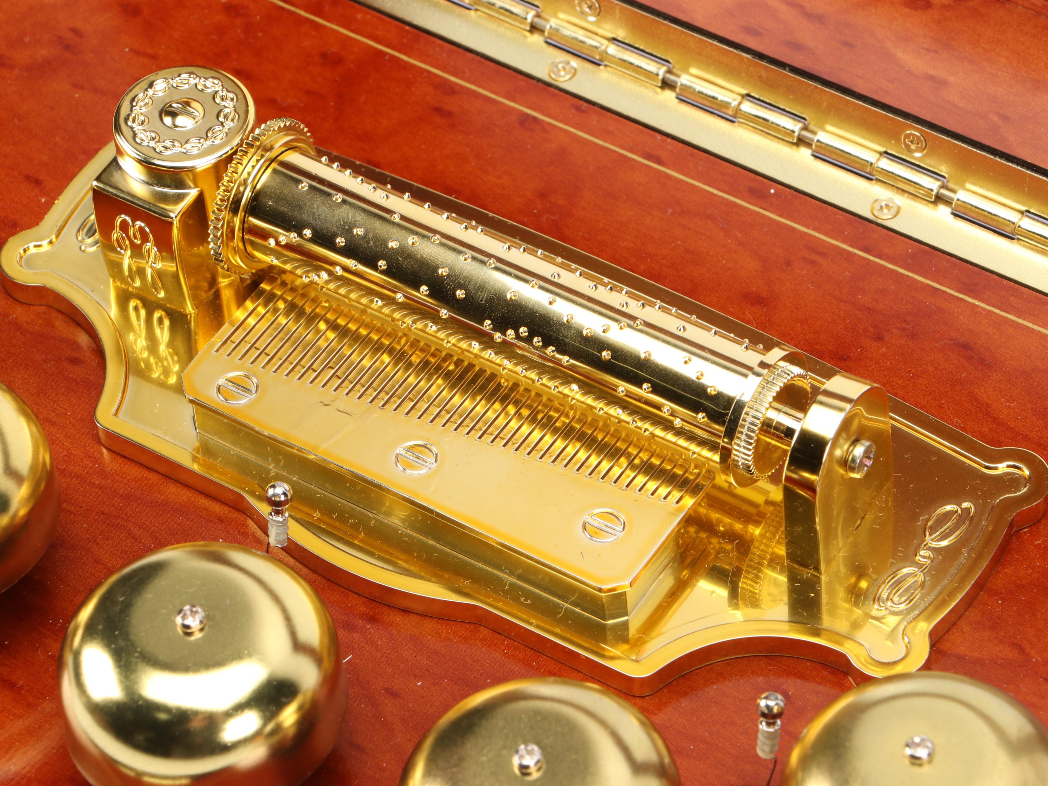 Mr. Christmas Gold Label Collection "Concertina" Electronic Music Box