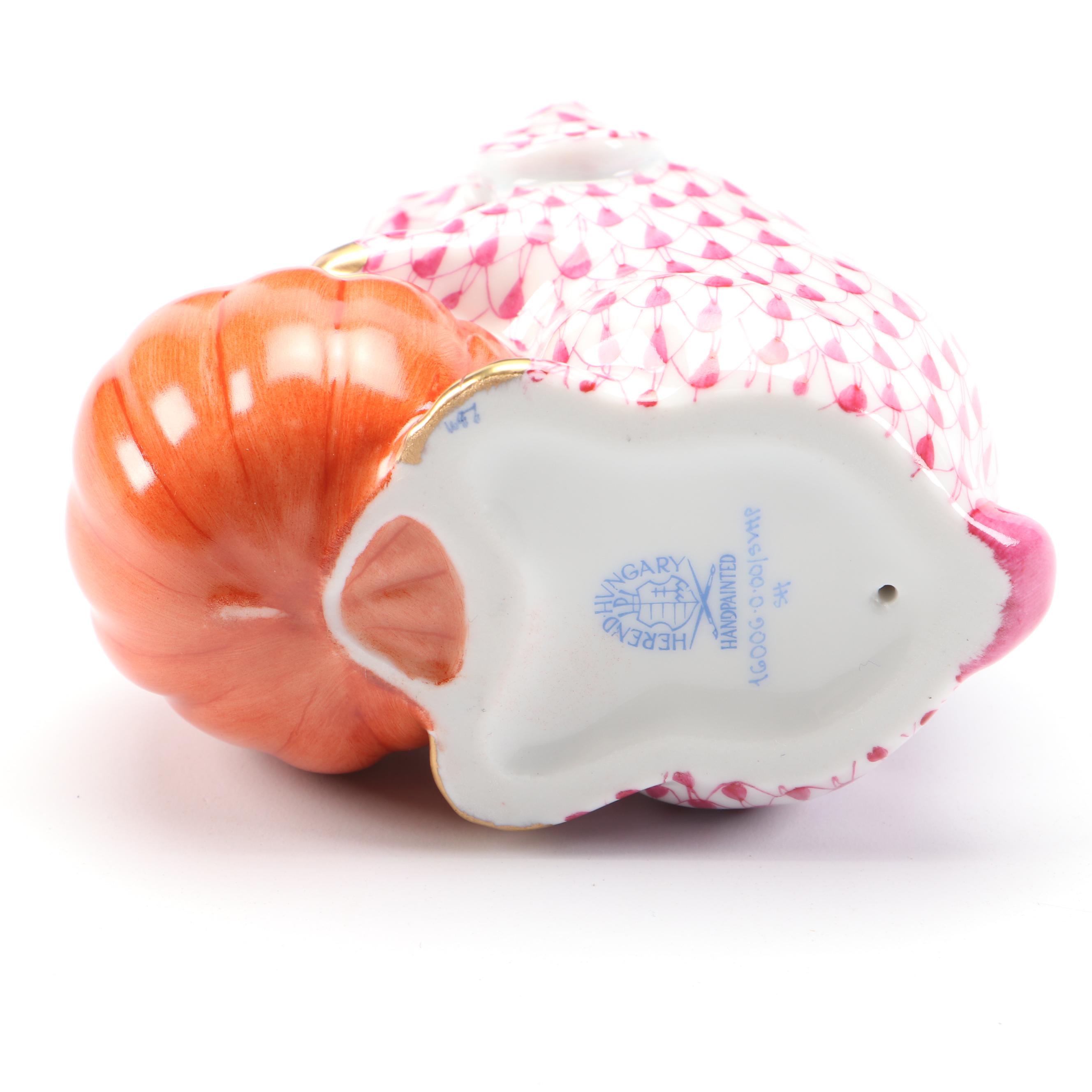 Herend Raspberry Fishnet with Gold "Autumn Bunny" Porcelain Figurine