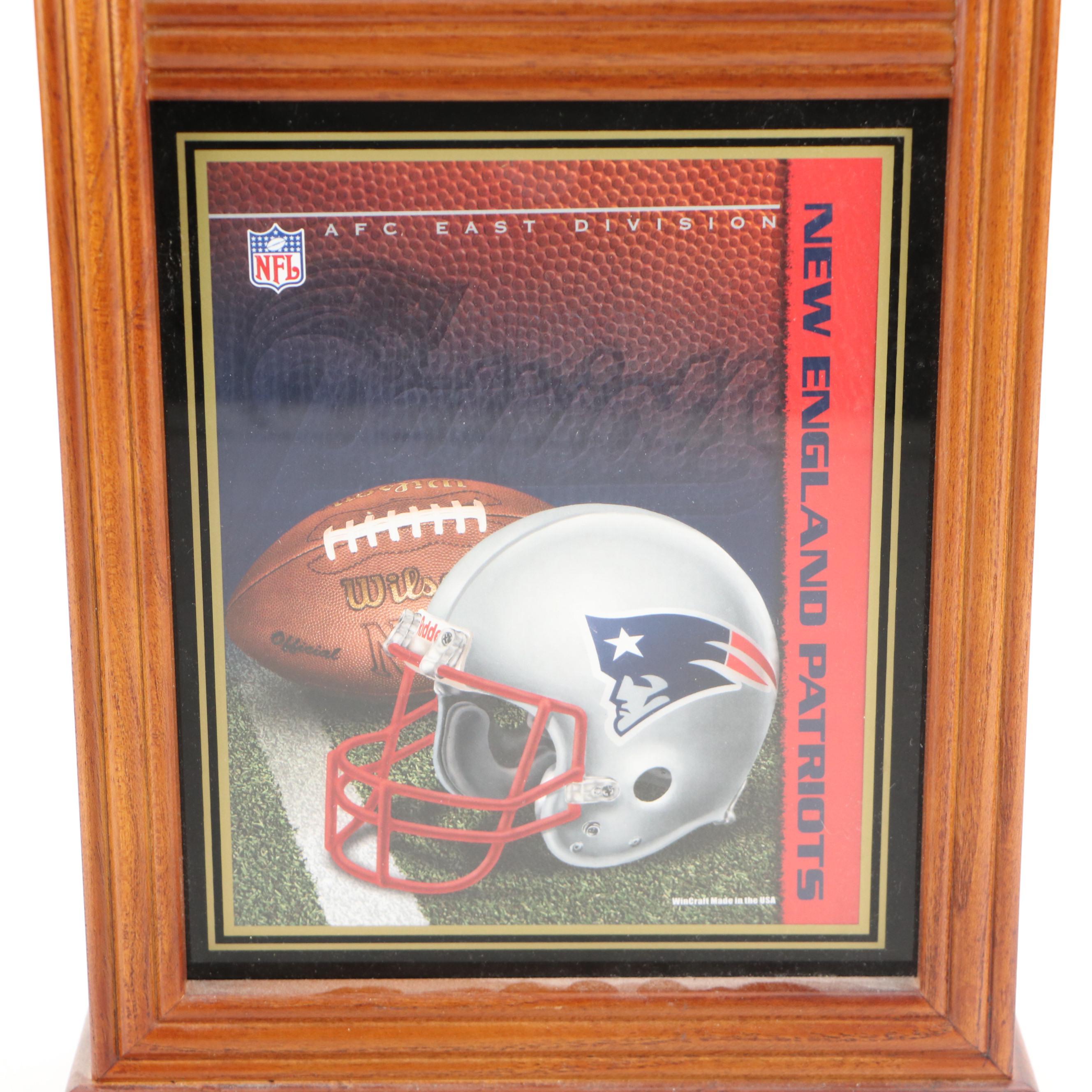 New England Patriots Wood Wall Clock With Novelty Slag Glass and Composite Lamp