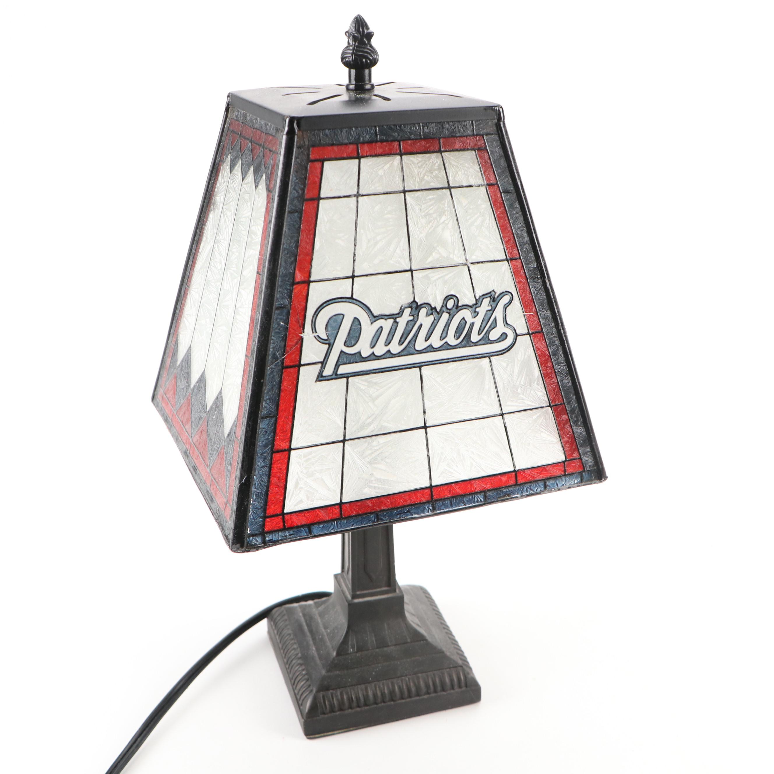 New England Patriots Wood Wall Clock With Novelty Slag Glass and Composite Lamp