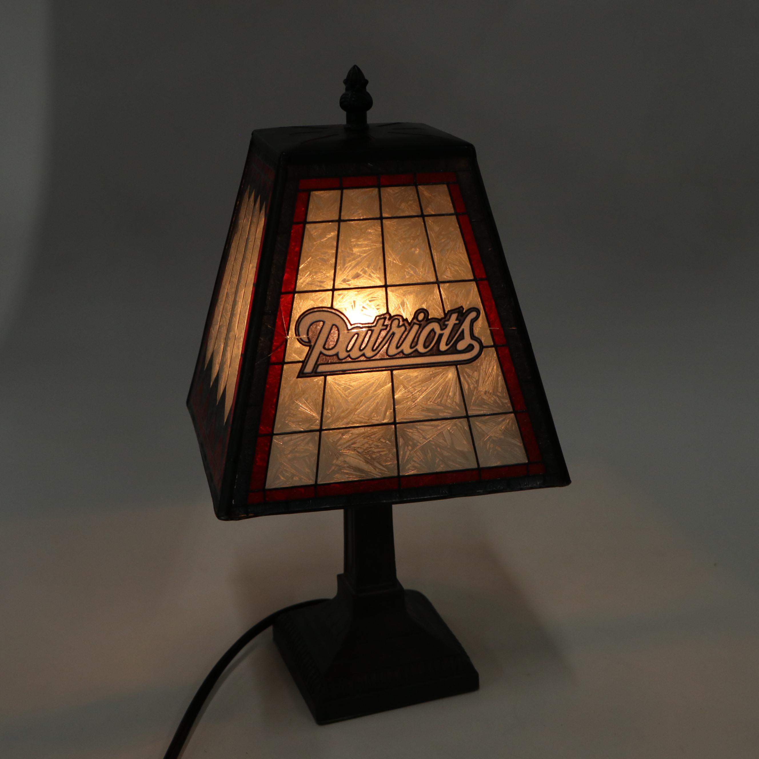 New England Patriots Wood Wall Clock With Novelty Slag Glass and Composite Lamp