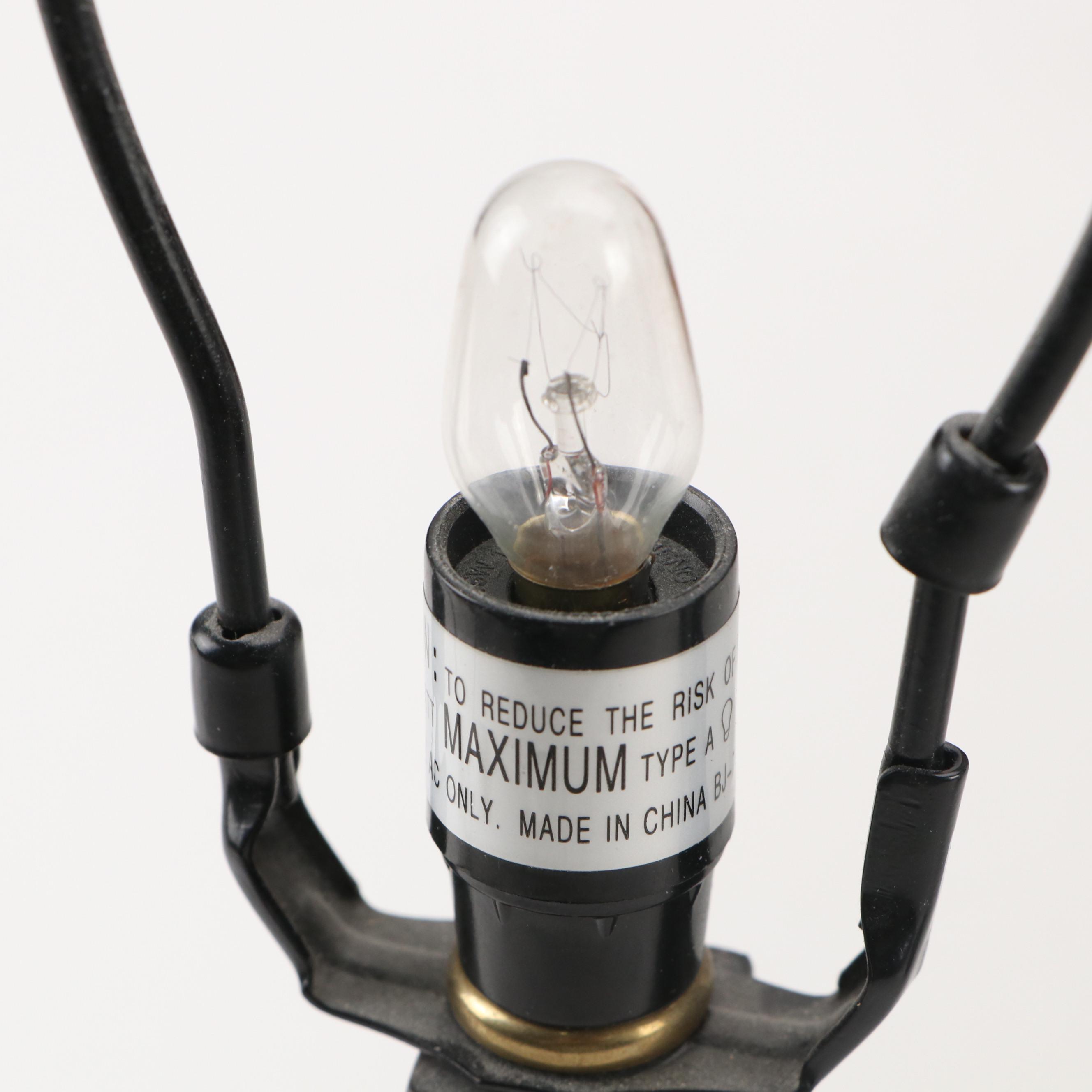 New England Patriots Wood Wall Clock With Novelty Slag Glass and Composite Lamp