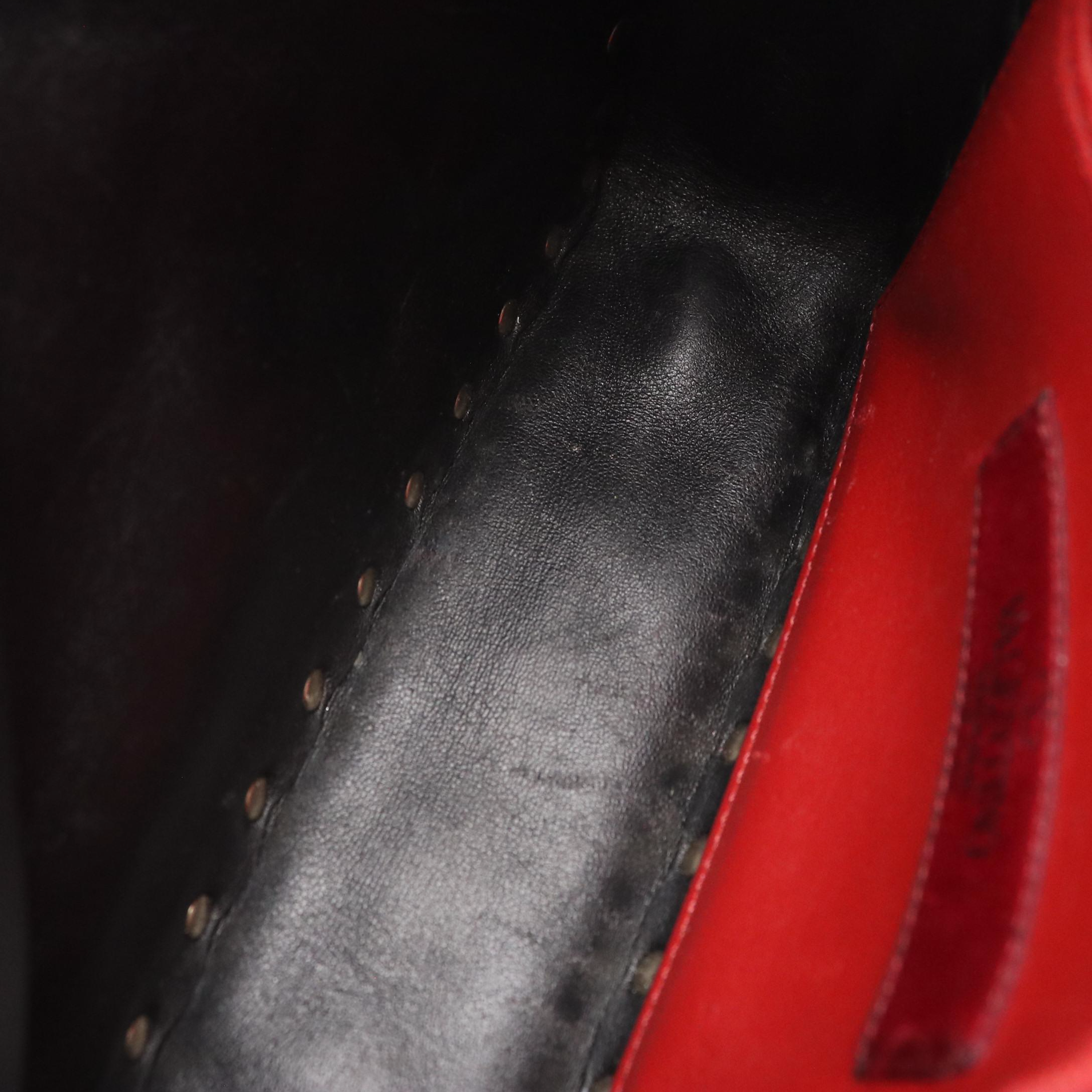 Valentino Garavani Diamond Quilted Rockstud Crossbody Bag in Metallic Leather