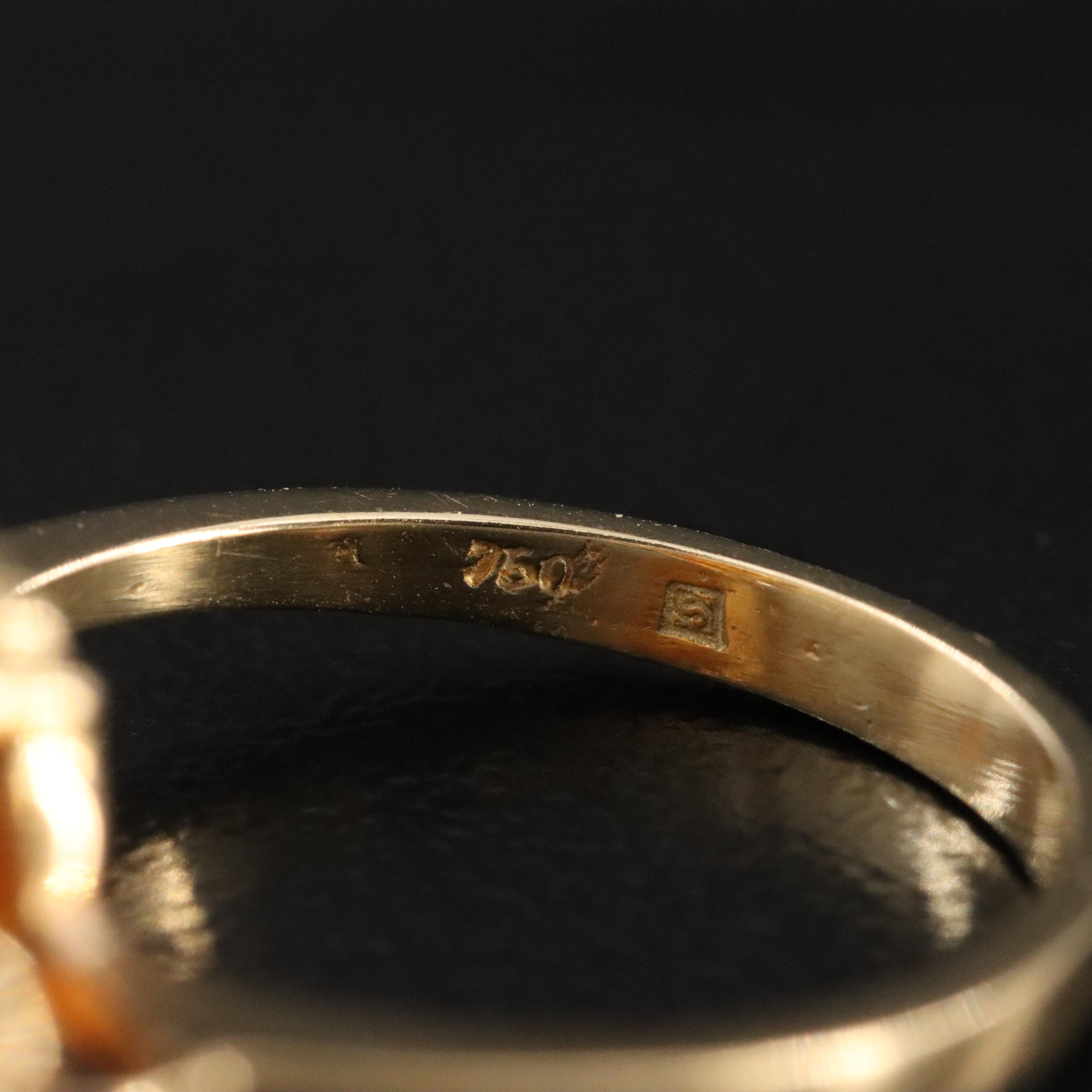 18K Citrine Solitaire Ring