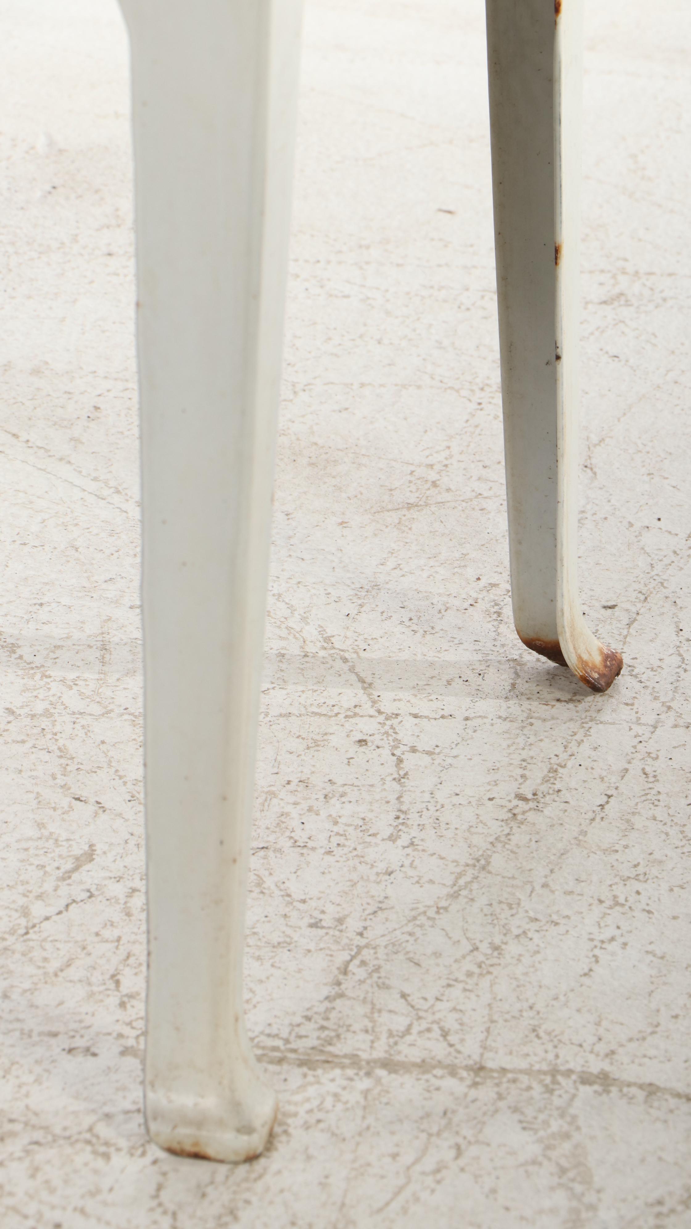 Reliable Stove Co. White Enamel Gas-Powered Stove