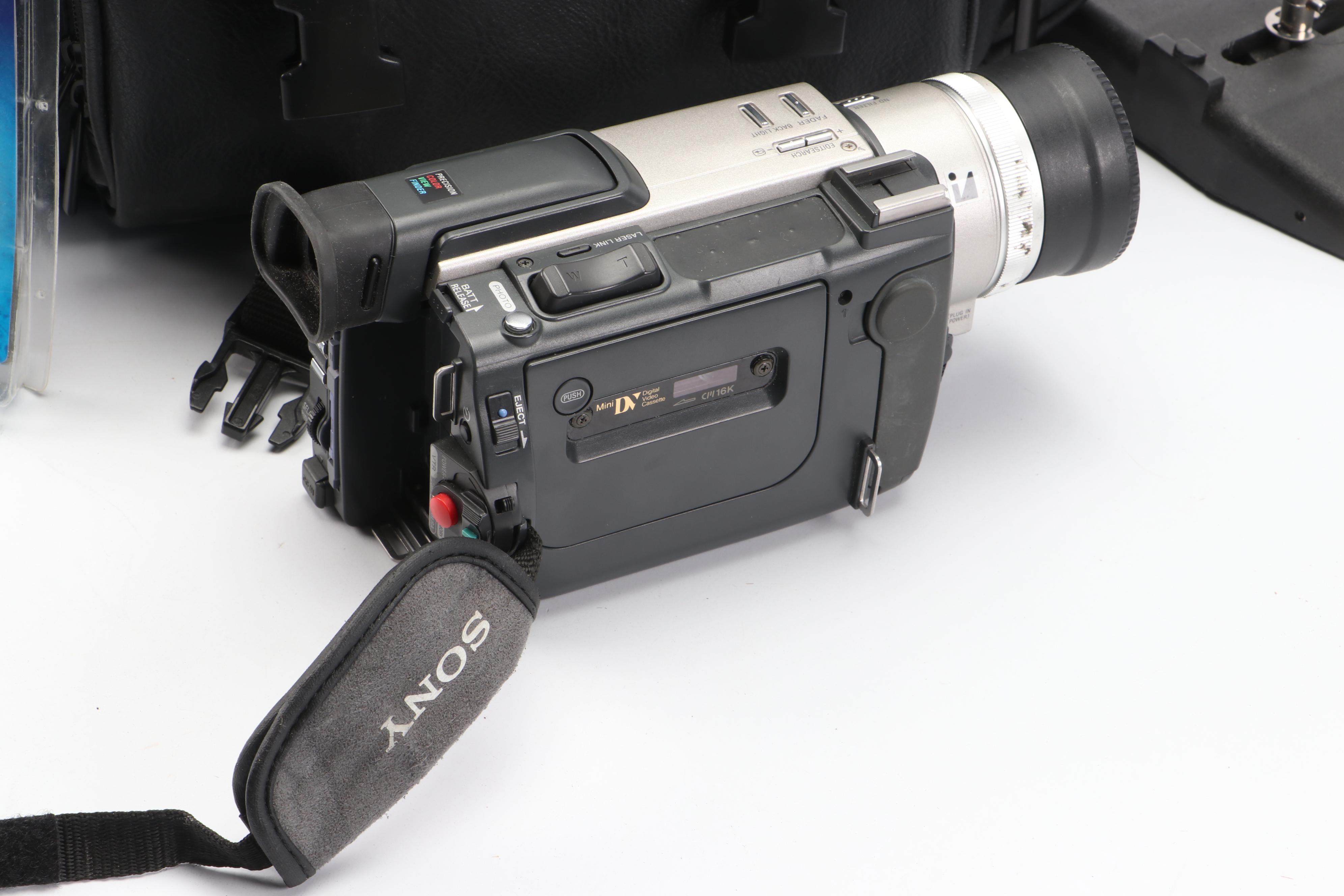 Sony DCR-TRV900 Digital Video Camera Recorder with Accessories and Camera Bag