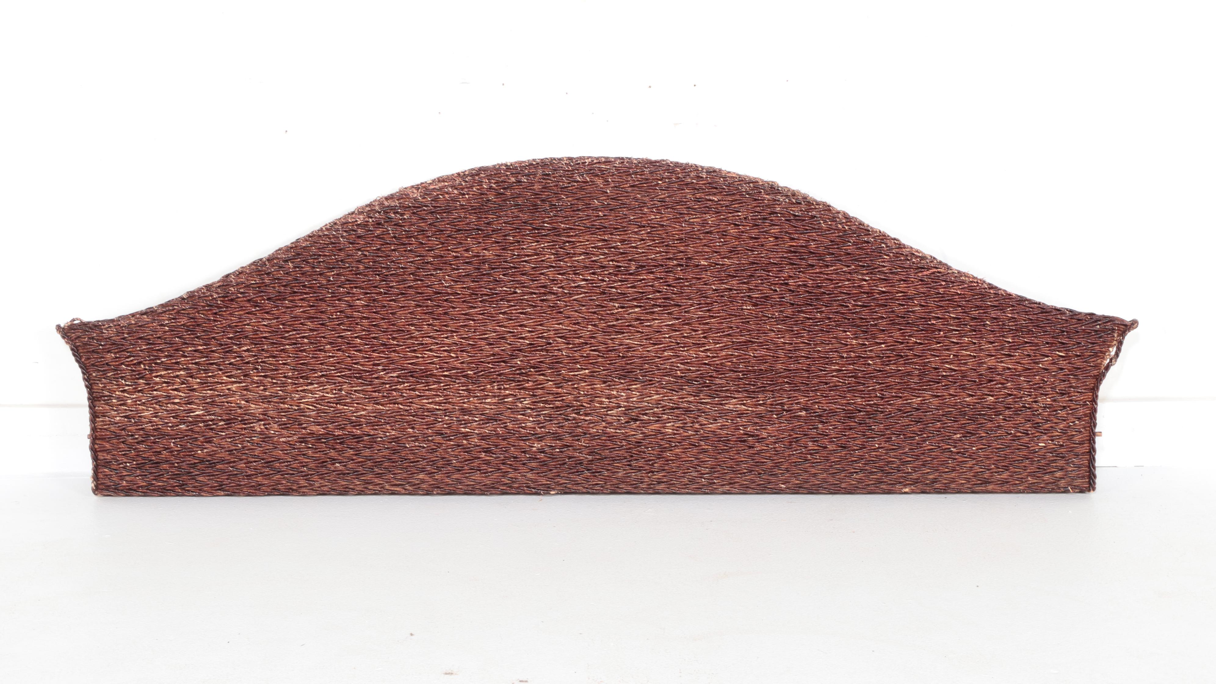 DRT Colonial Style Mahogany Finish and Rush Day Bed