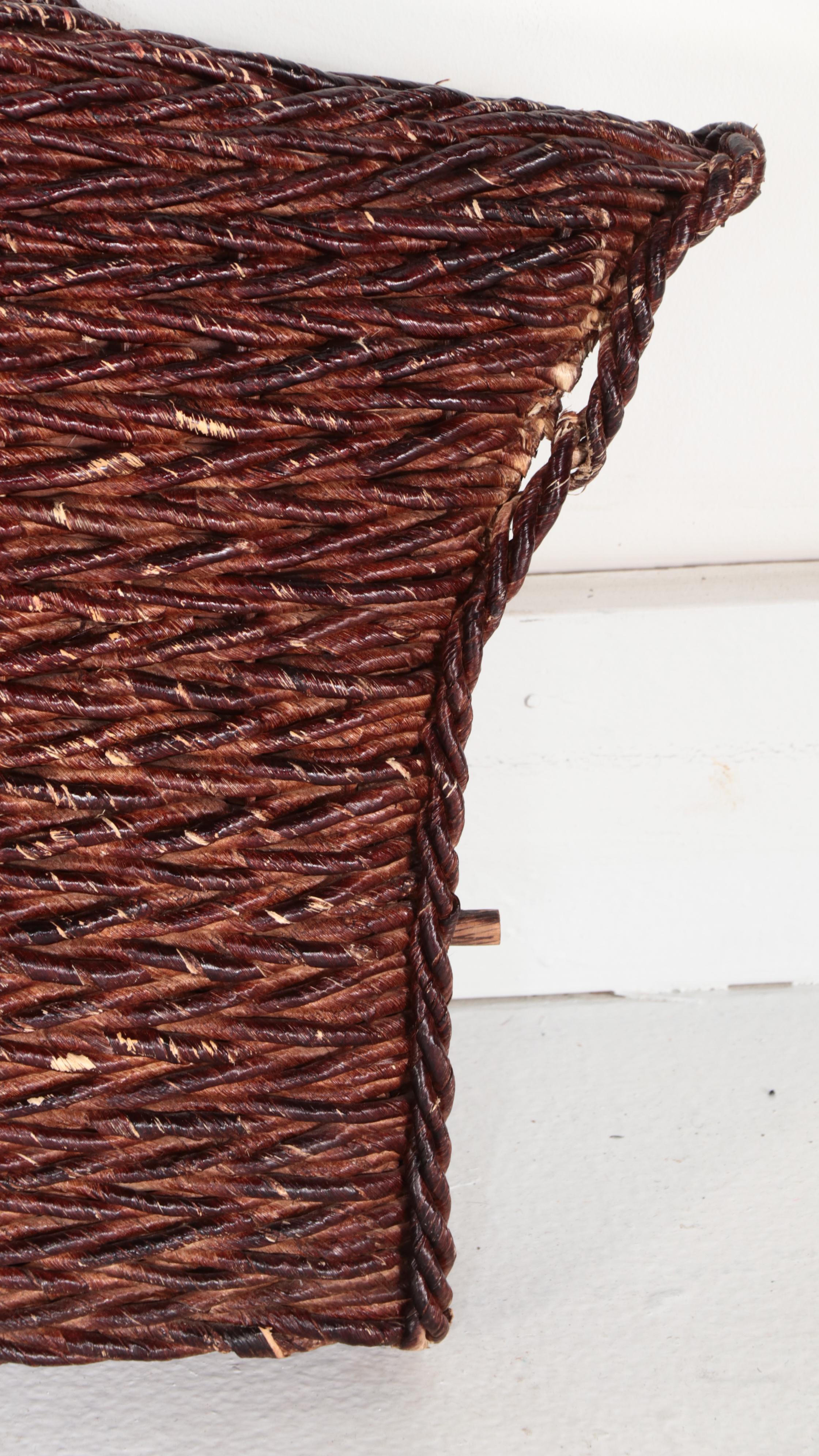 DRT Colonial Style Mahogany Finish and Rush Day Bed