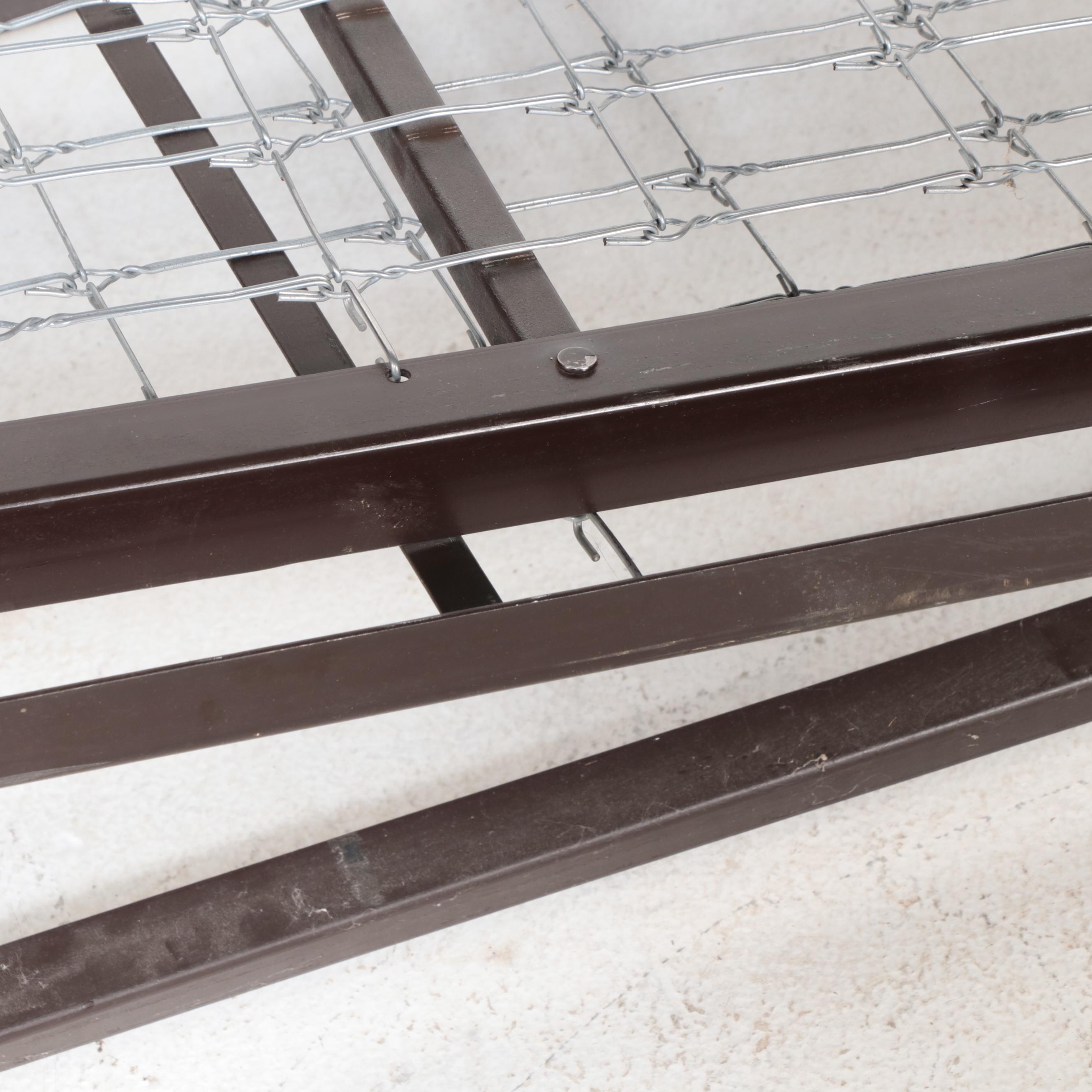 DRT Colonial Style Mahogany Finish and Rush Day Bed