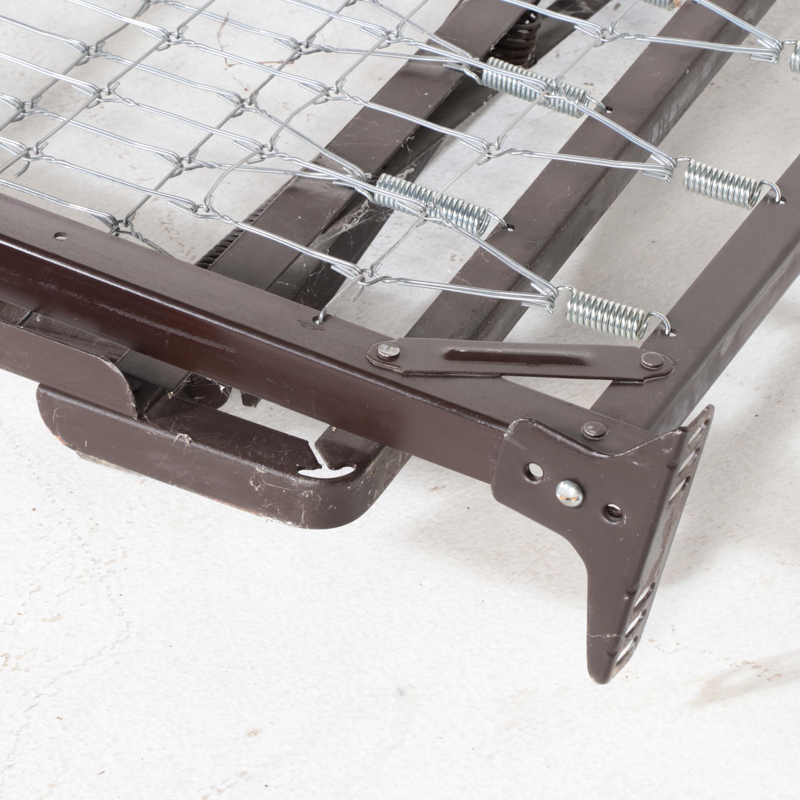 DRT Colonial Style Mahogany Finish and Rush Day Bed