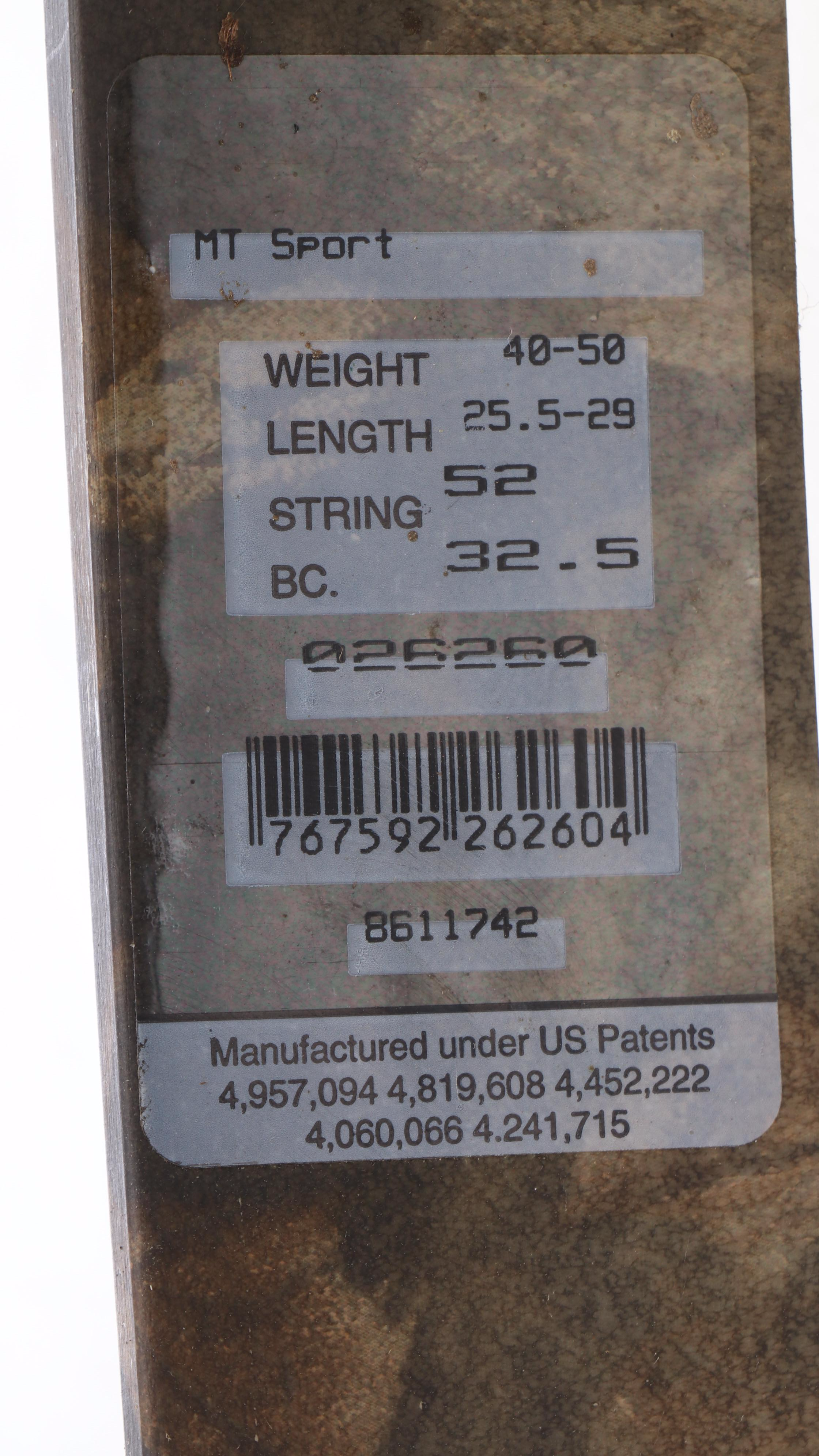 Hoyt Intruder Compound Bow with Carbon Arrows and Real Tree Camo Bag