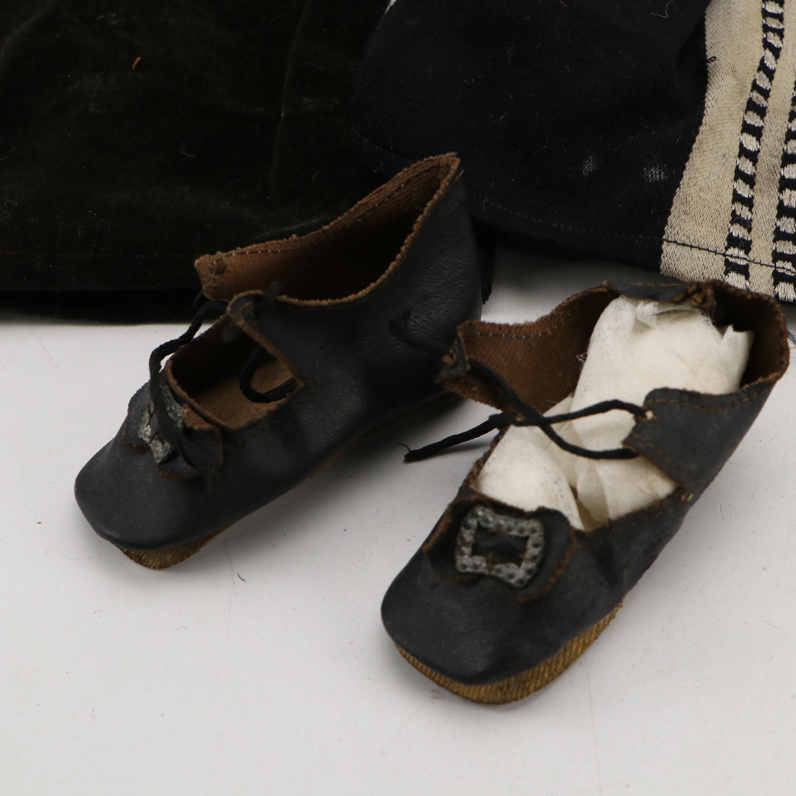 German Size 2/0 Shoulder Plate Bisque Doll with Doll Clothing and Trunk