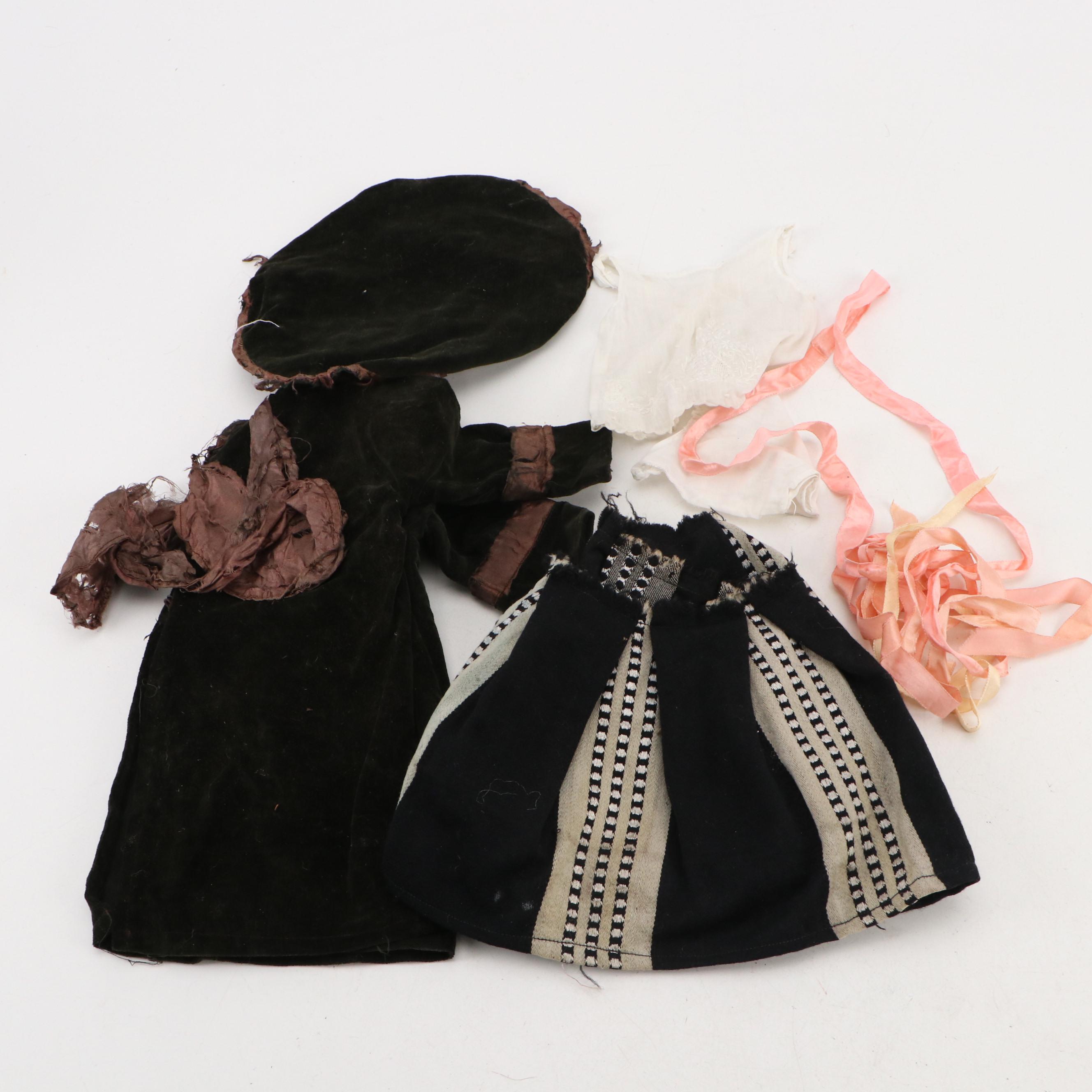 German Size 2/0 Shoulder Plate Bisque Doll with Doll Clothing and Trunk