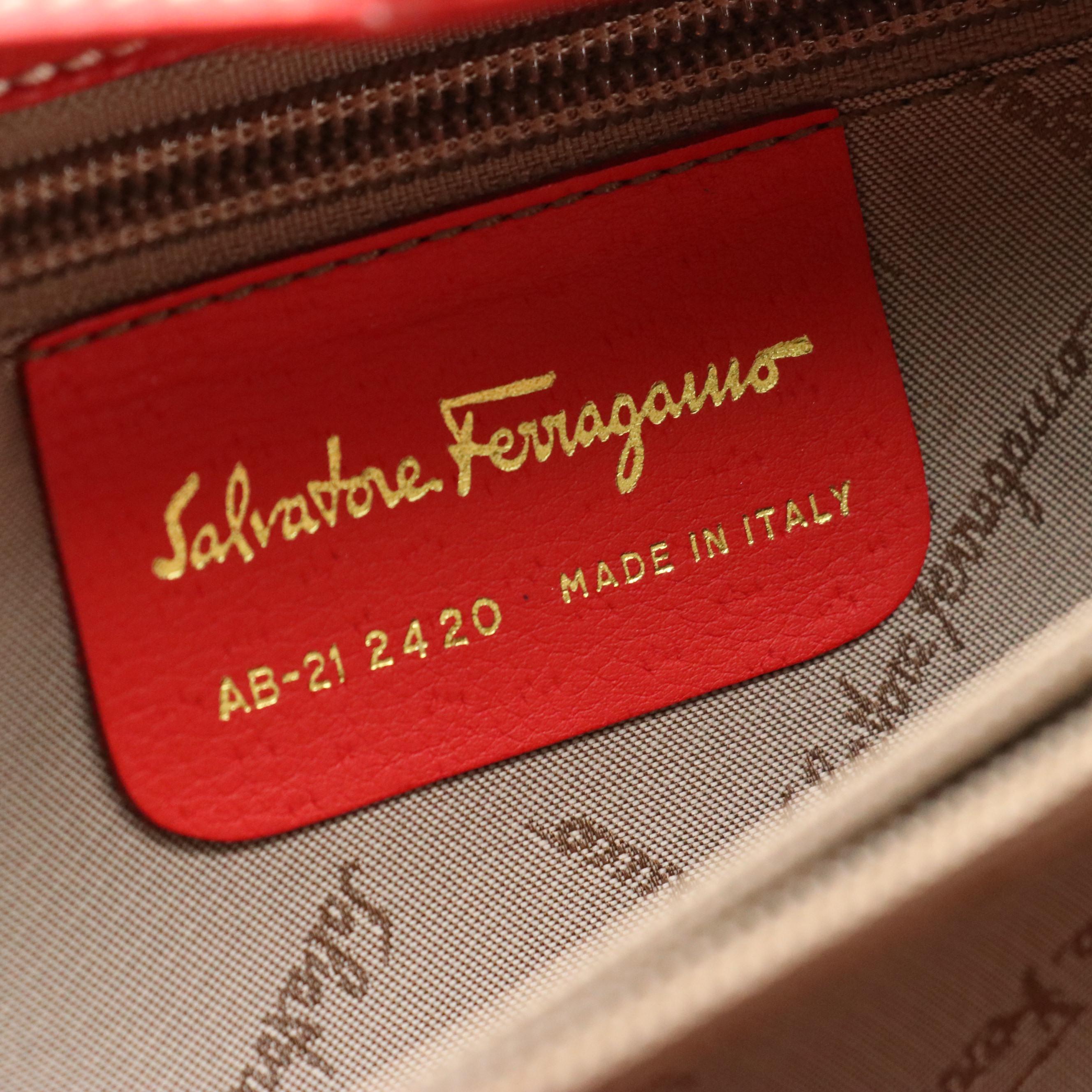 Salvatore Ferragamo Shoulder Bag in Geranium Leather