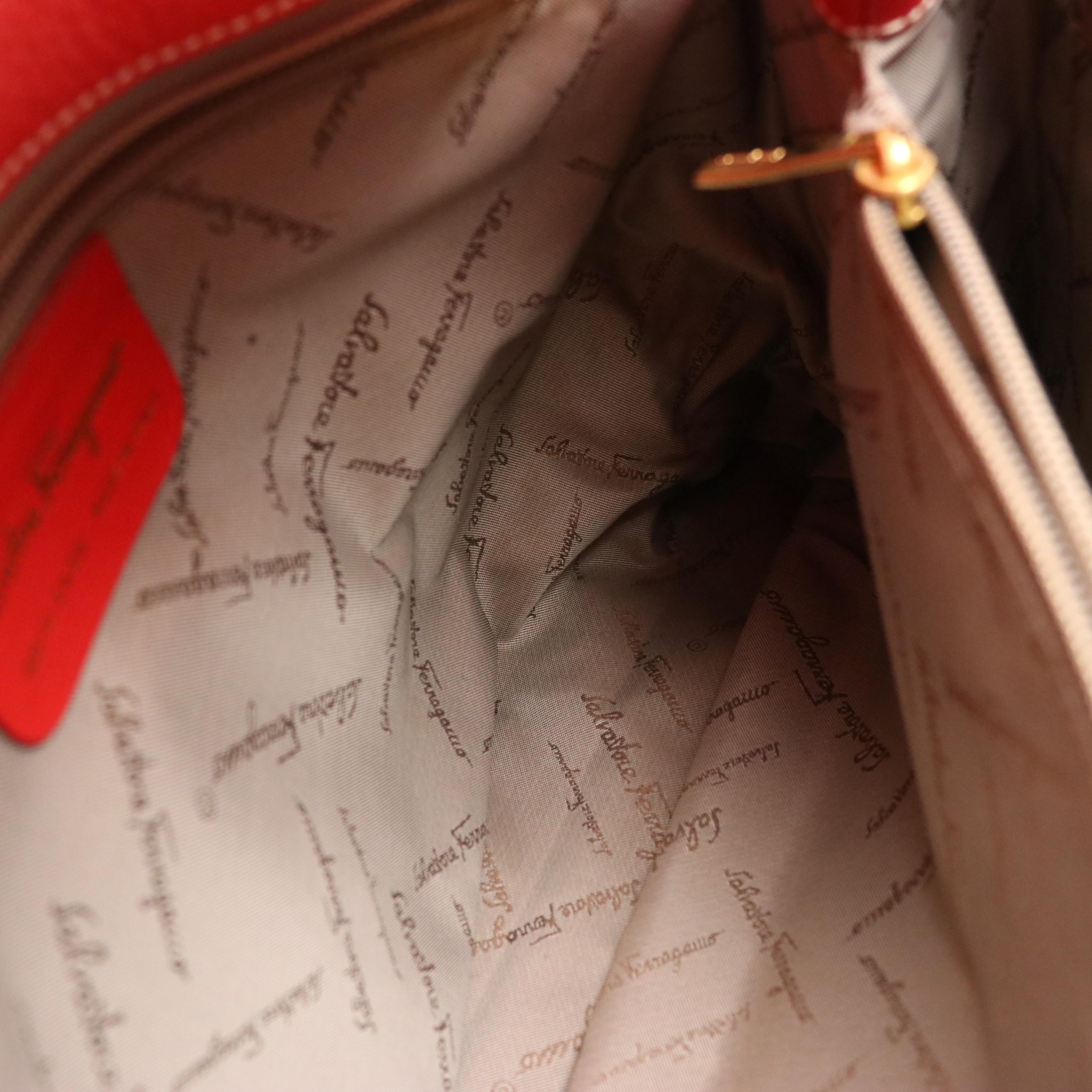 Salvatore Ferragamo Shoulder Bag in Geranium Leather