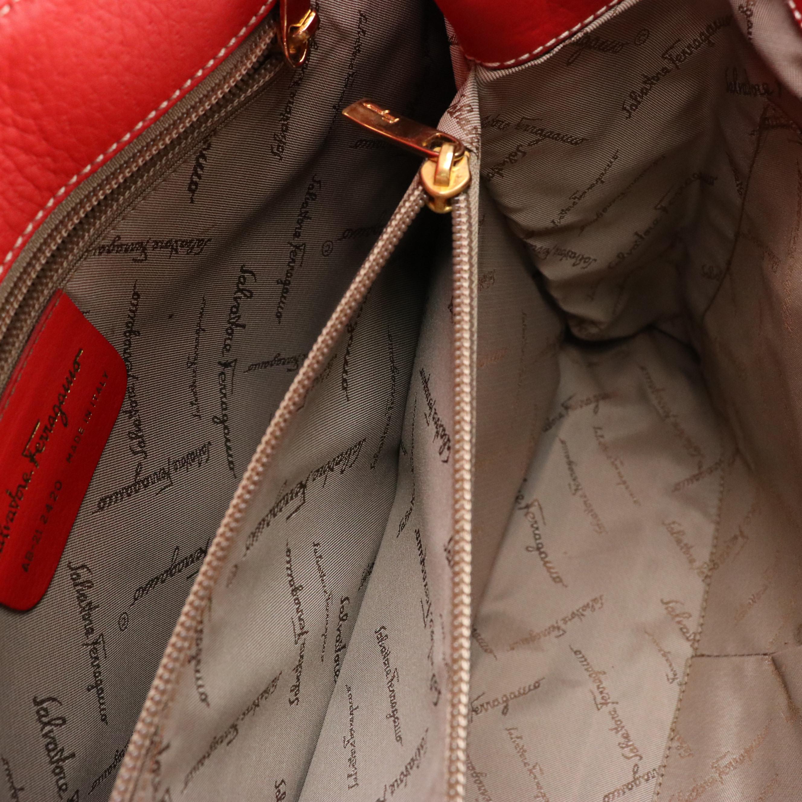 Salvatore Ferragamo Shoulder Bag in Geranium Leather