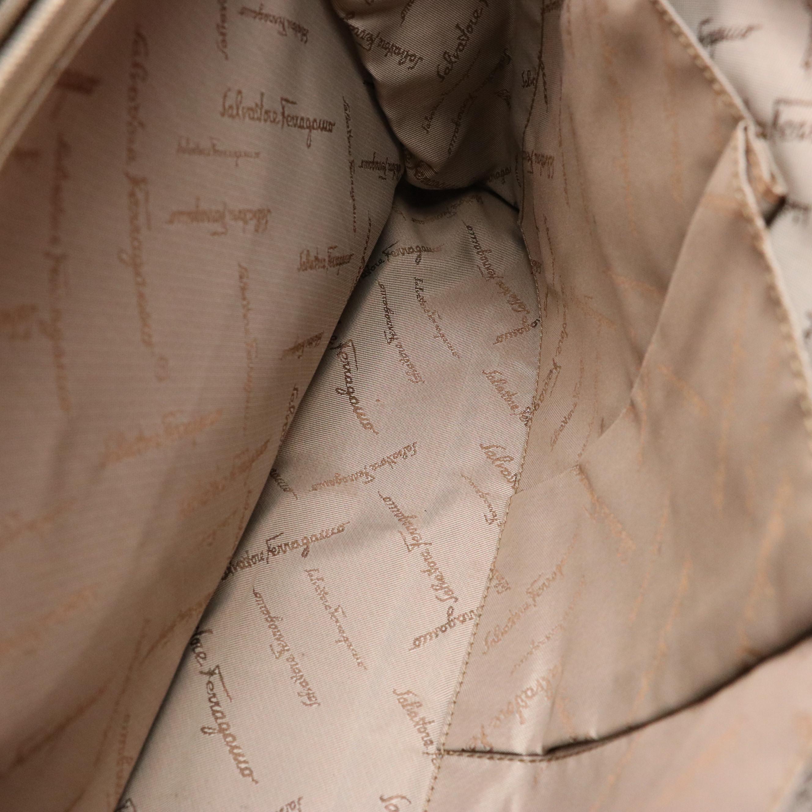 Salvatore Ferragamo Shoulder Bag in Geranium Leather