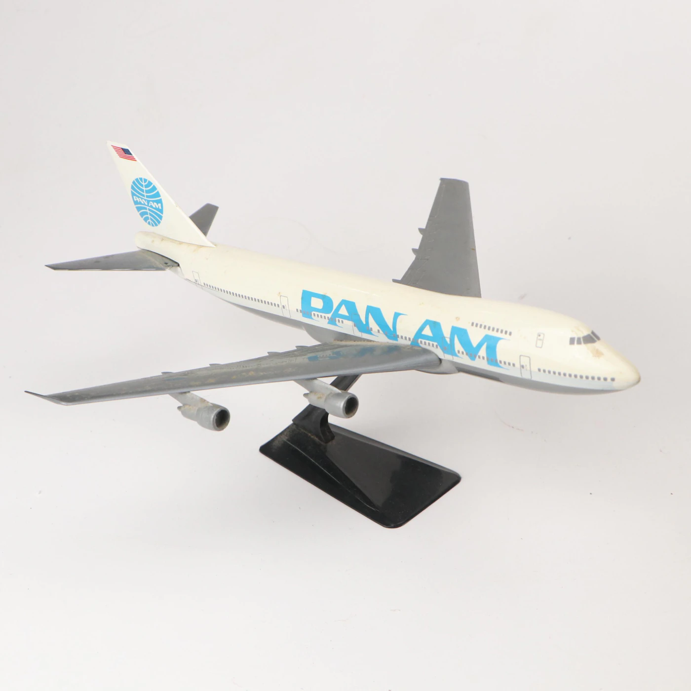 Revell "Douglas DC-7C Swissair" with More Model Airplane Kits and ...
