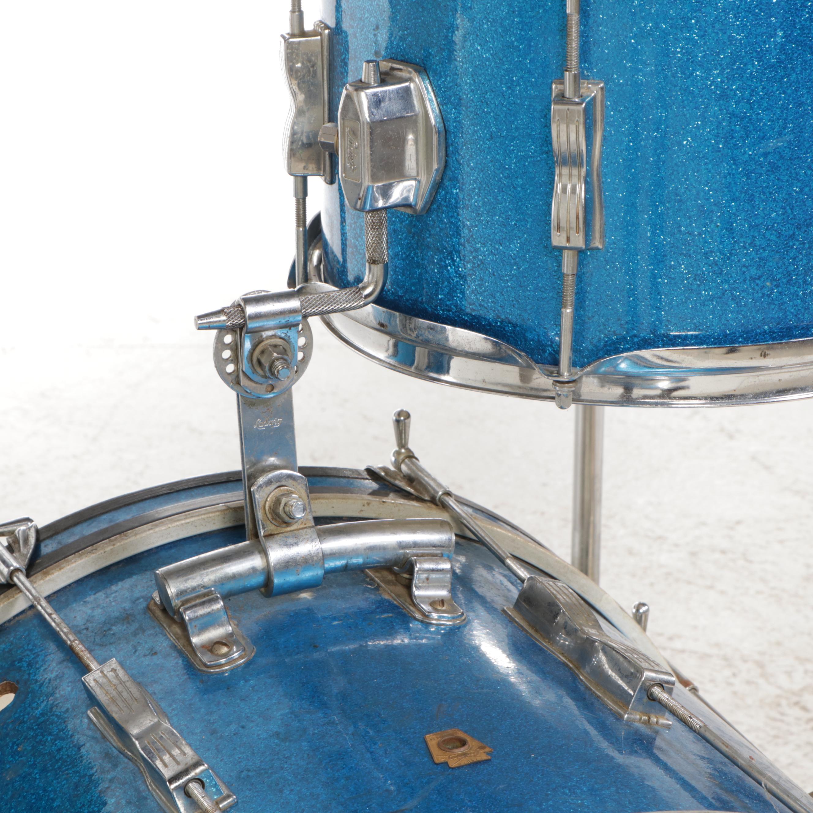 Ludwig Classic Maple Fab in Blue Sparkle Drum Set