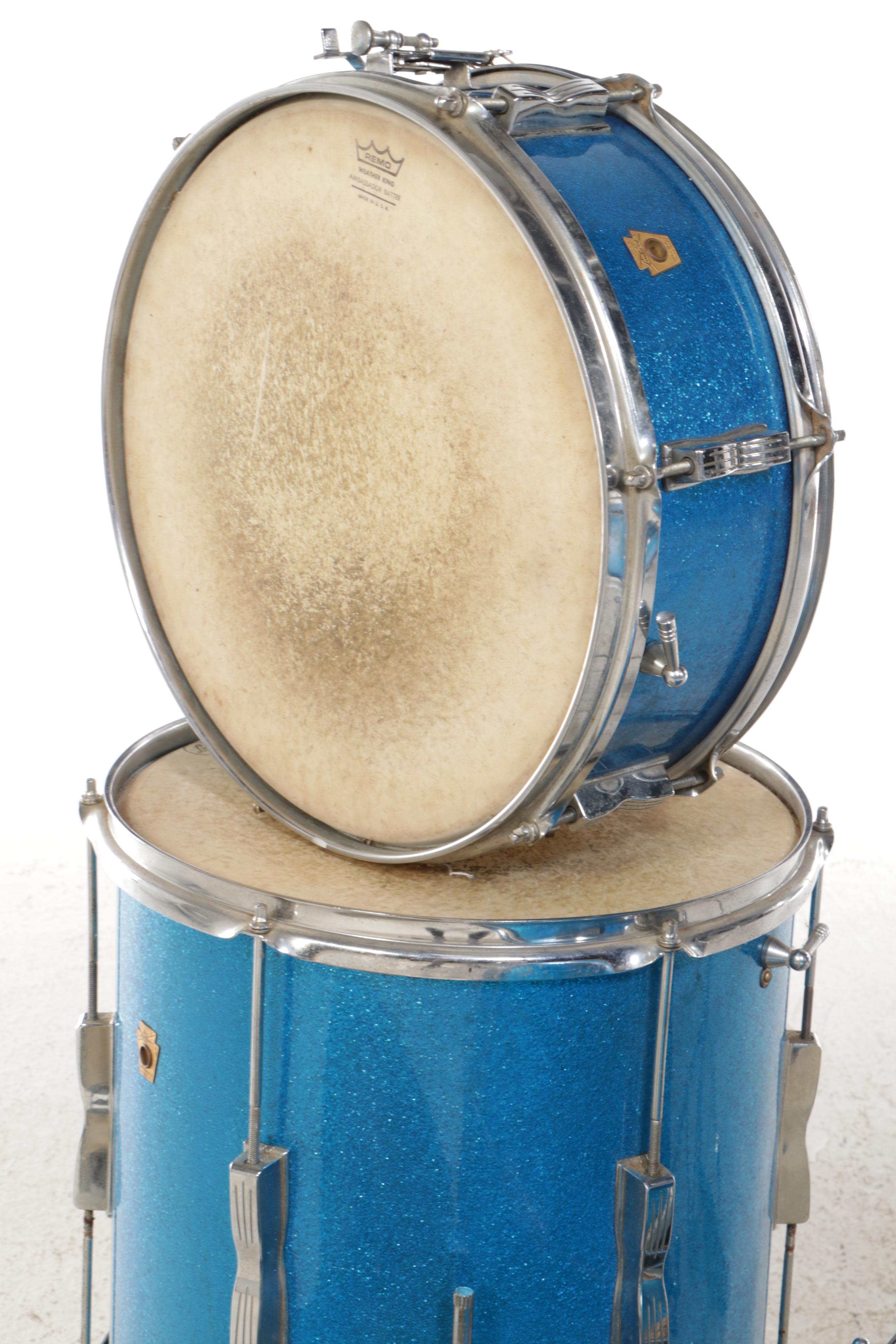 Ludwig Classic Maple Fab in Blue Sparkle Drum Set