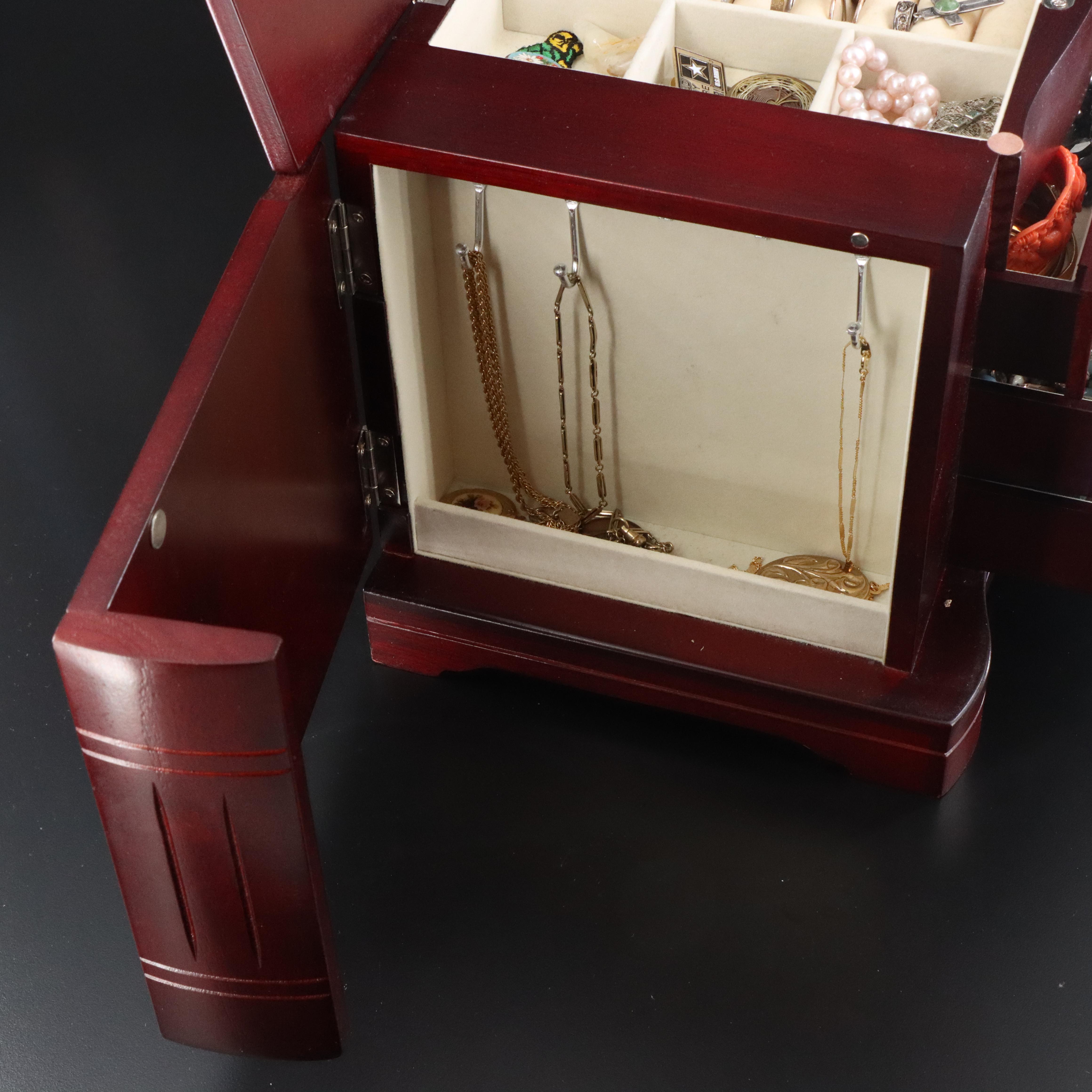 Uncommon Discoveries: Jewelry Collection