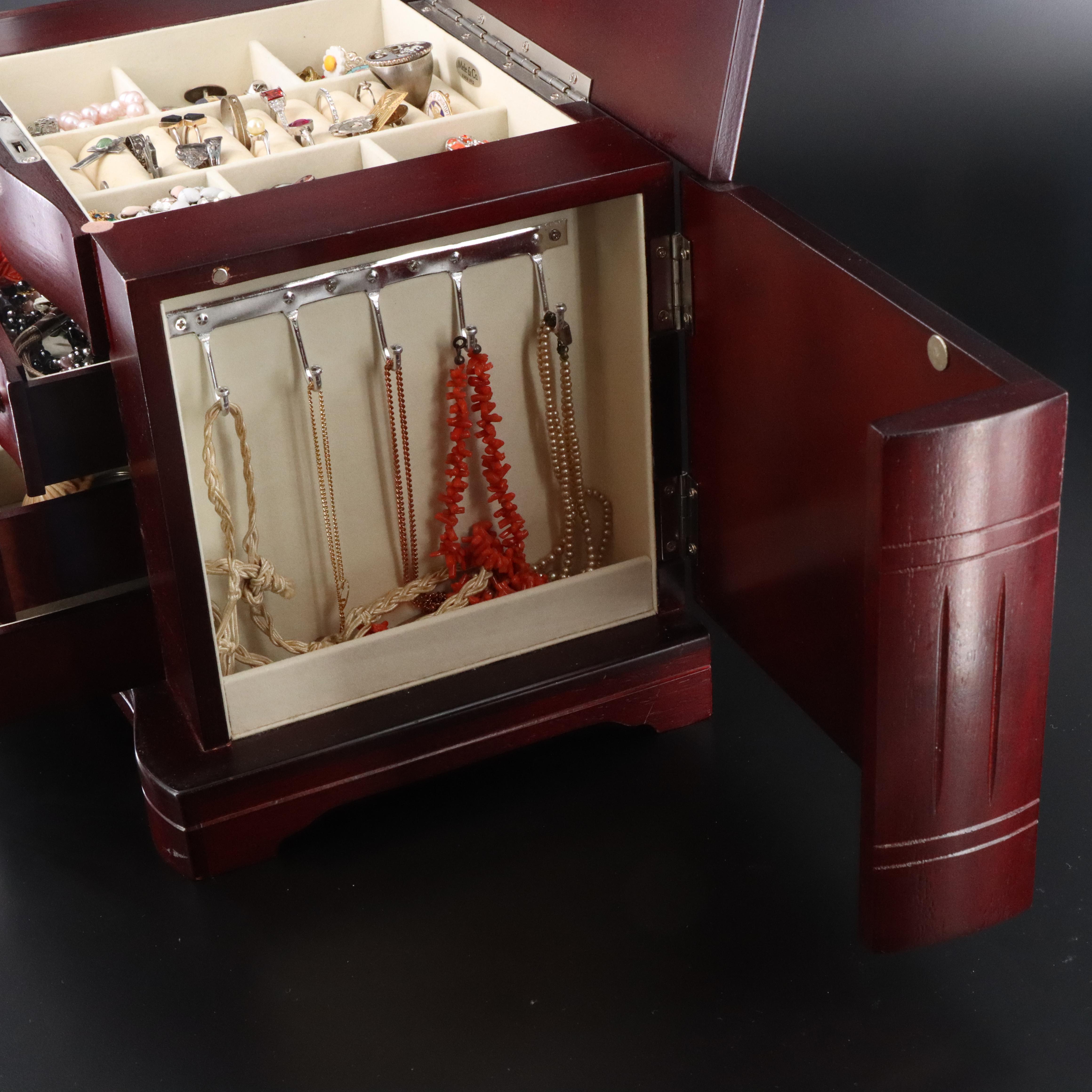 Uncommon Discoveries: Jewelry Collection