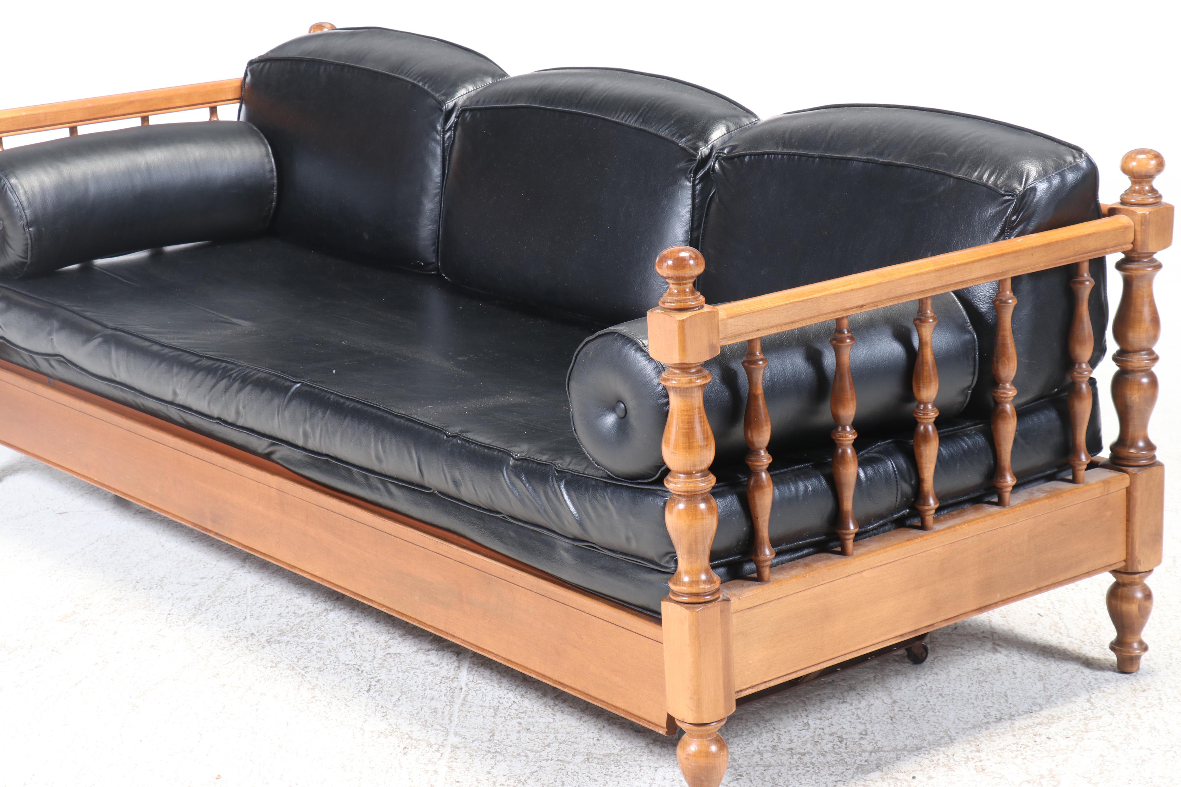 Ethan Allen Colonial Style Maple Finish Daybed with Trundle, Mid to Late 20th C.