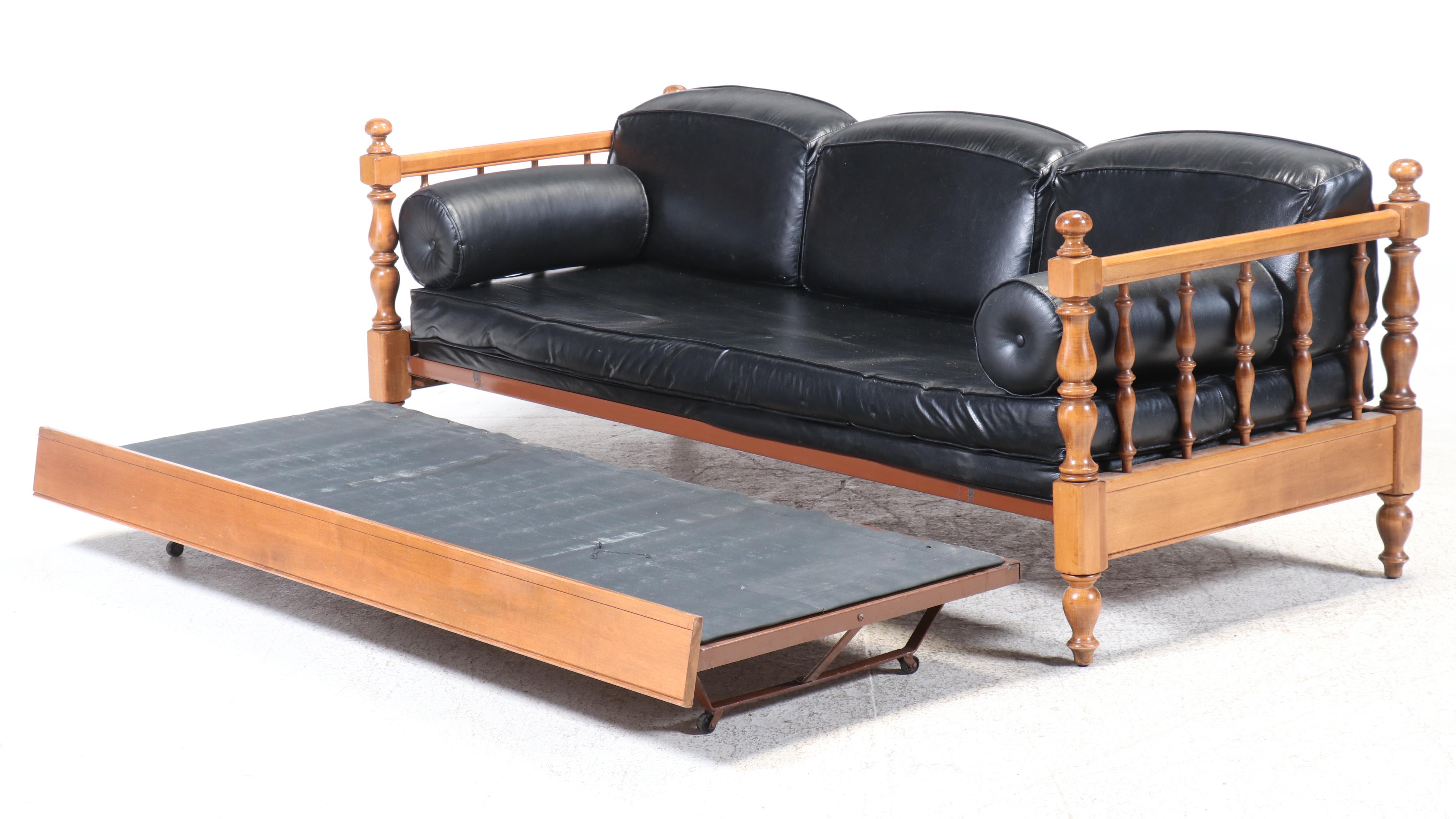 Ethan Allen Colonial Style Maple Finish Daybed with Trundle, Mid to Late 20th C.