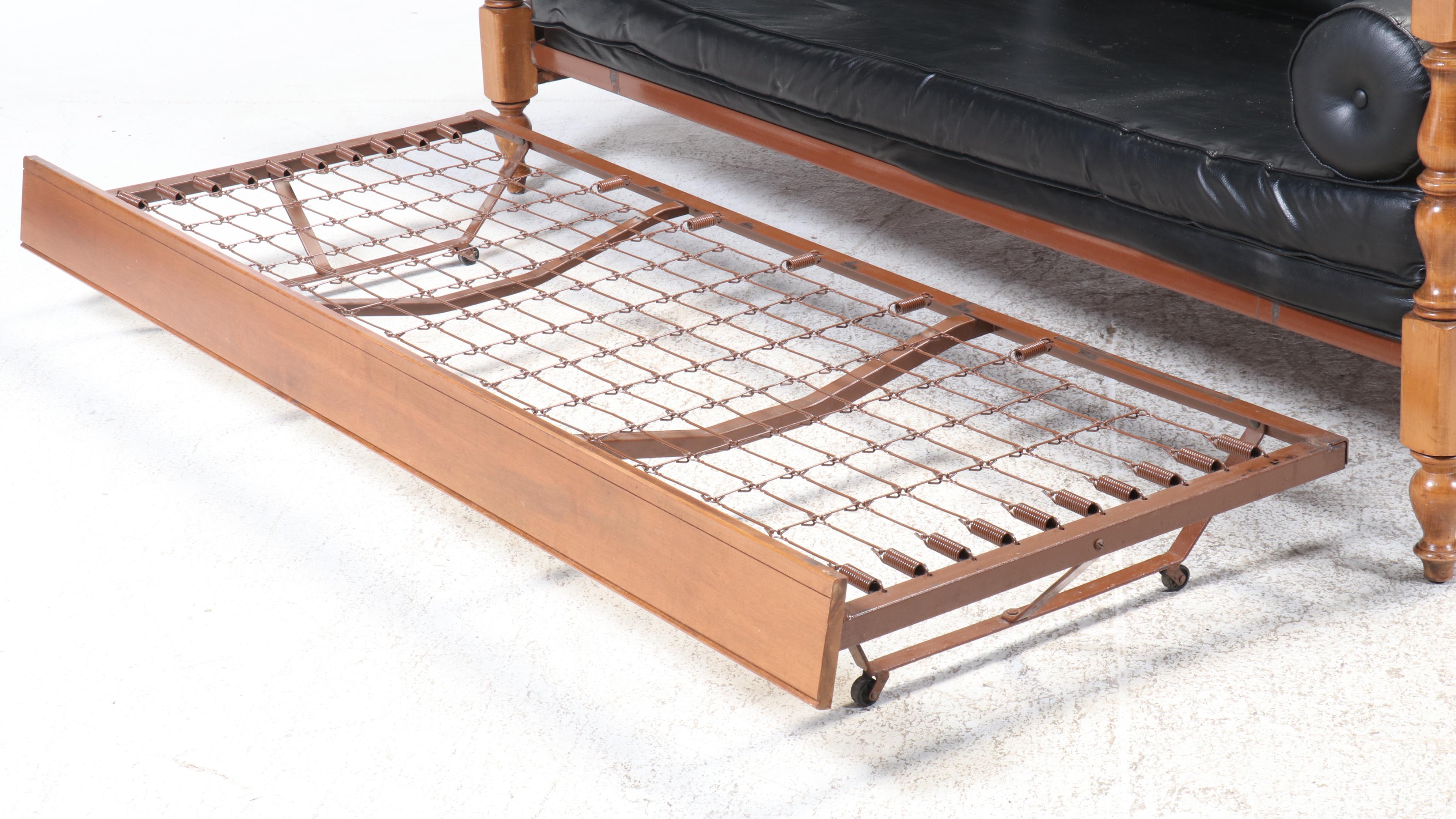 Ethan Allen Colonial Style Maple Finish Daybed with Trundle, Mid to Late 20th C.