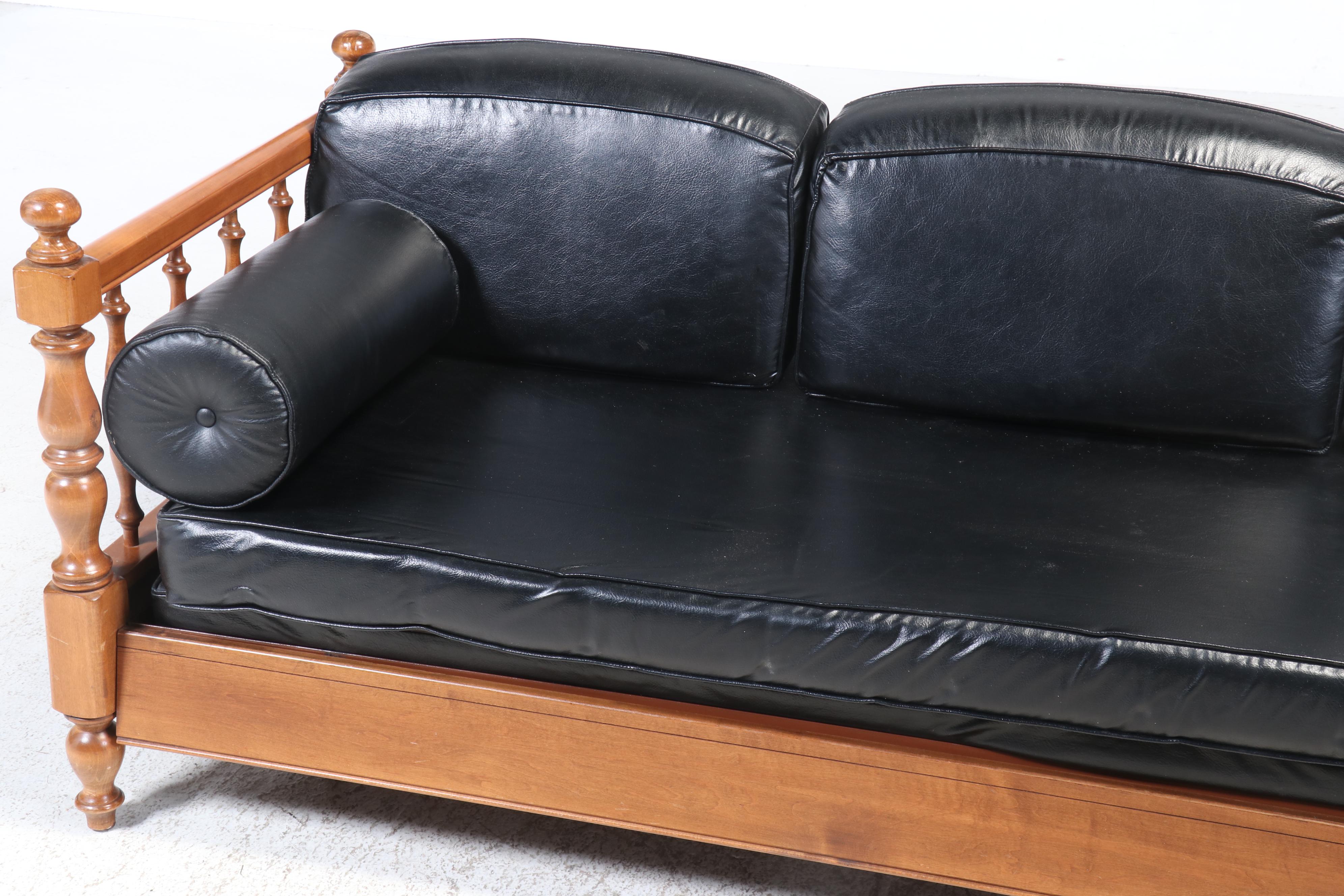 Ethan Allen Colonial Style Maple Finish Daybed with Trundle, Mid to Late 20th C.