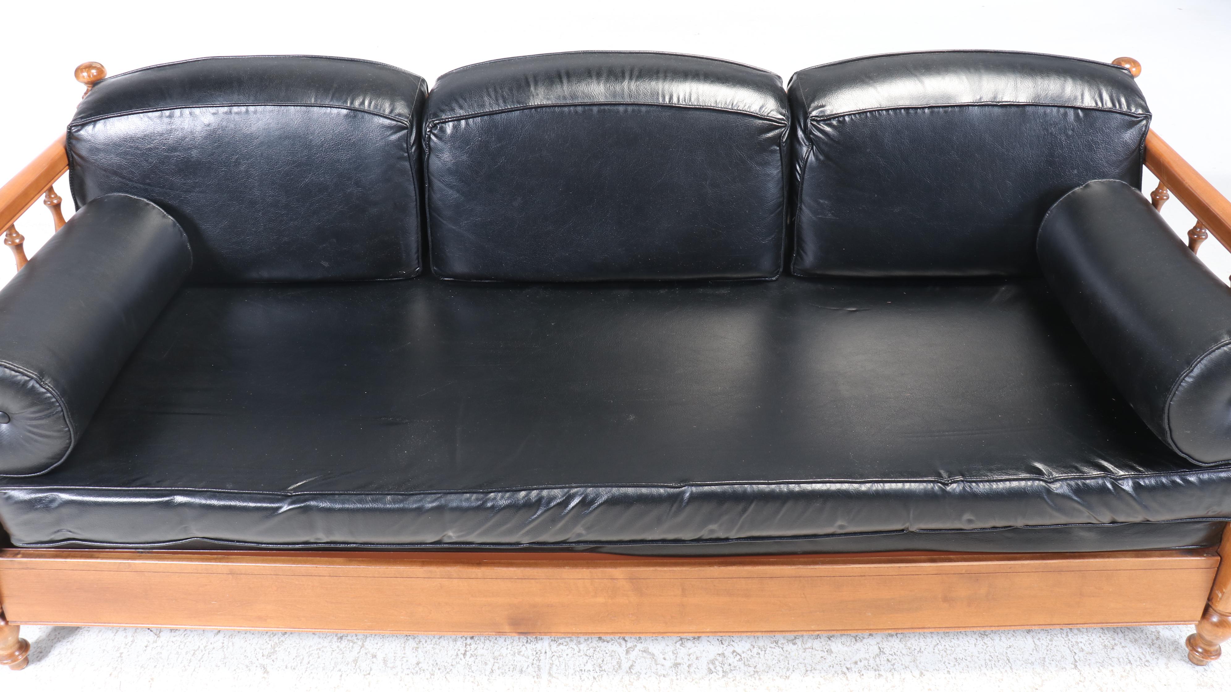 Ethan Allen Colonial Style Maple Finish Daybed with Trundle, Mid to Late 20th C.