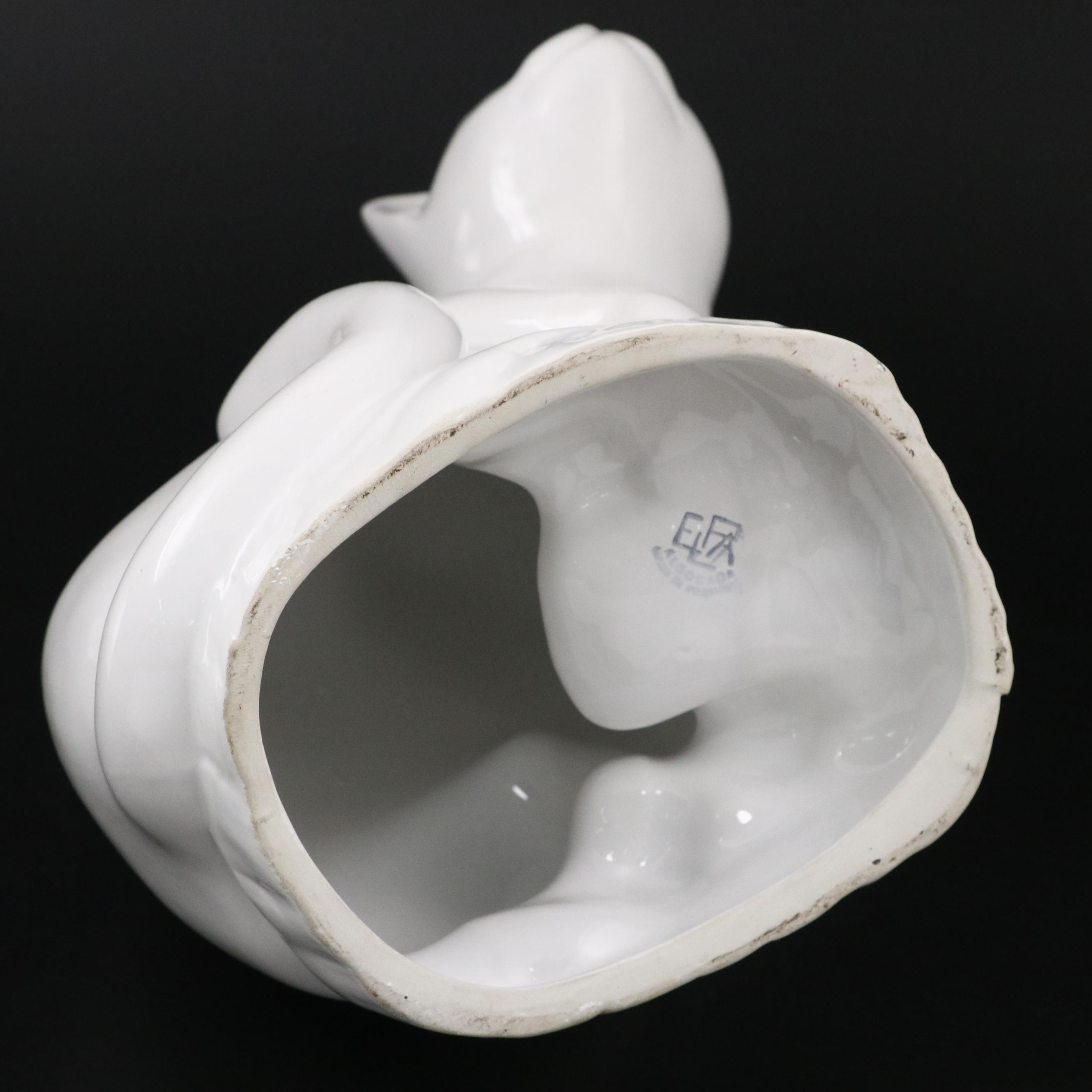 ELPA Alcobaça White Porcelain Cat with Glass Eyes