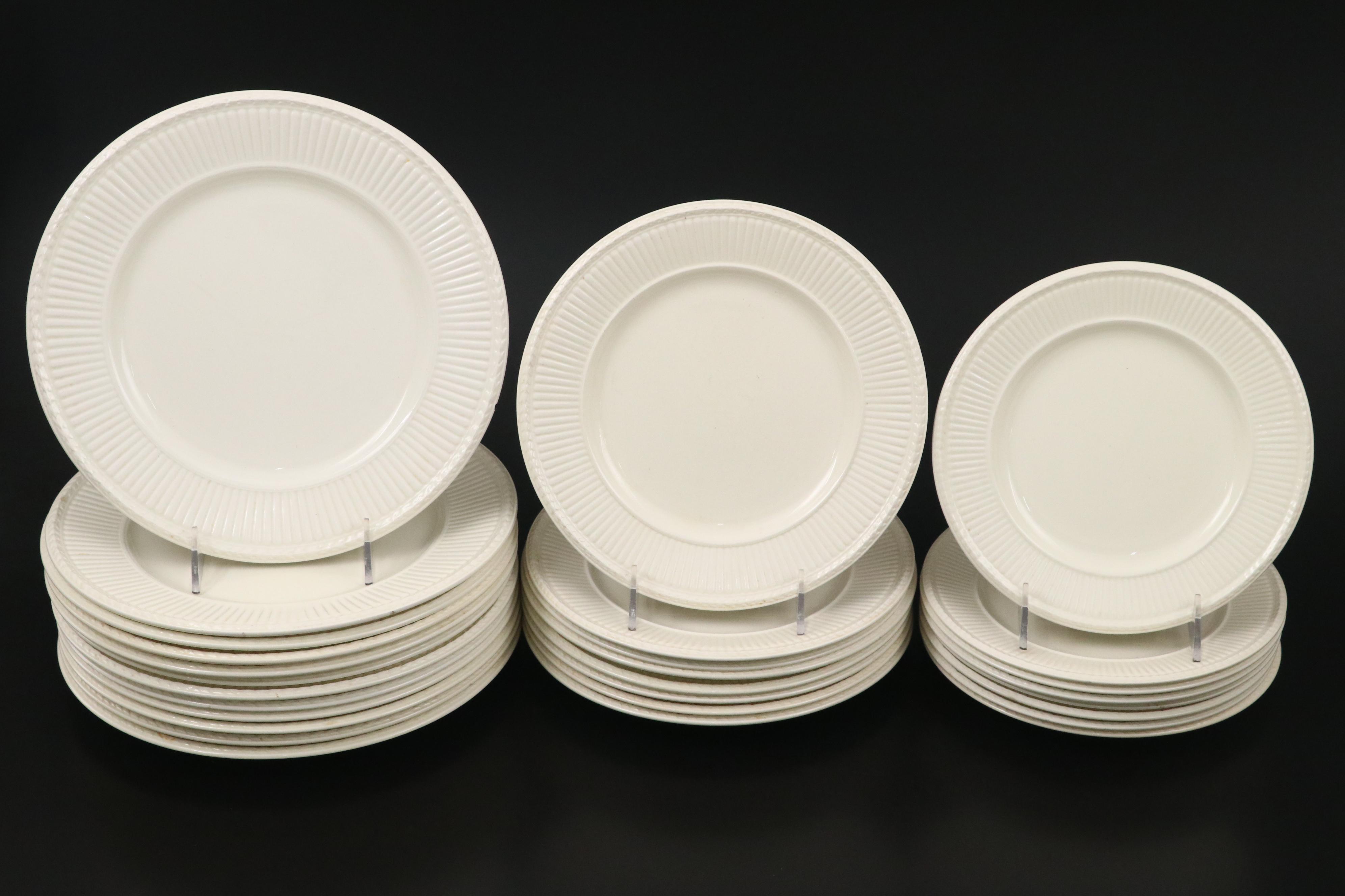 Wedgwood "Edme" English Ceramic Dinnerware, Mid to Late 20th Century