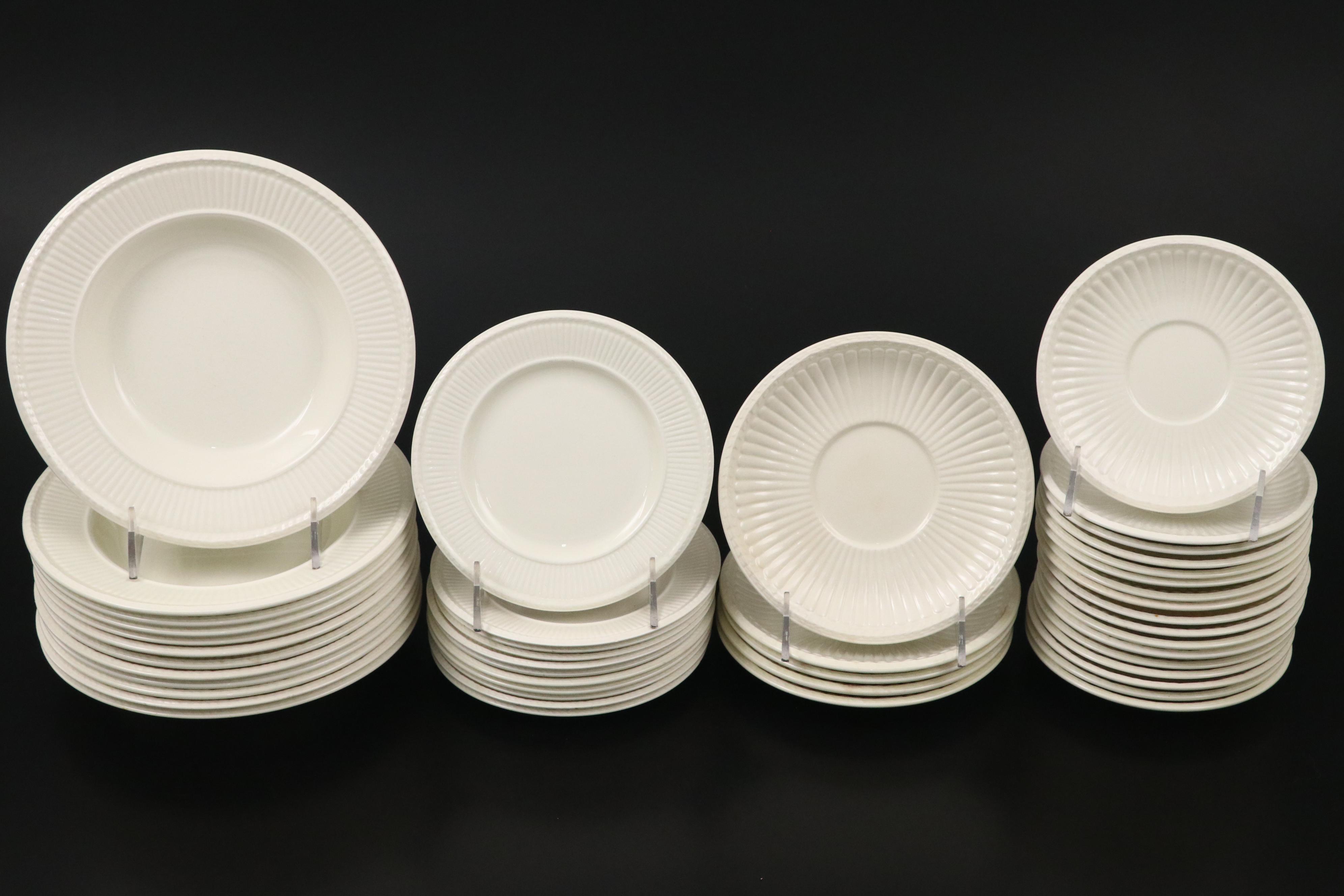 Wedgwood "Edme" English Ceramic Dinnerware, Mid to Late 20th Century