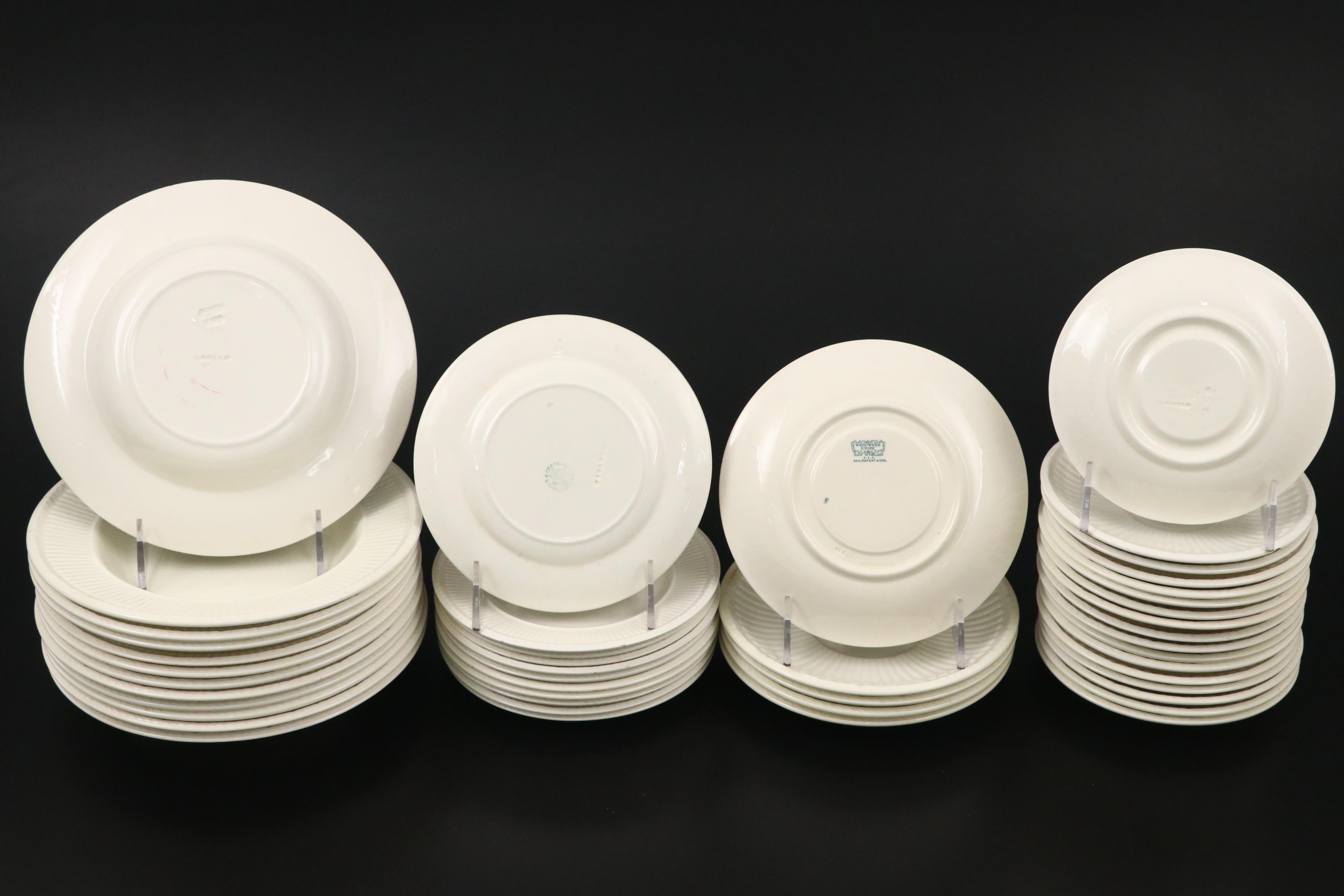 Wedgwood "Edme" English Ceramic Dinnerware, Mid to Late 20th Century