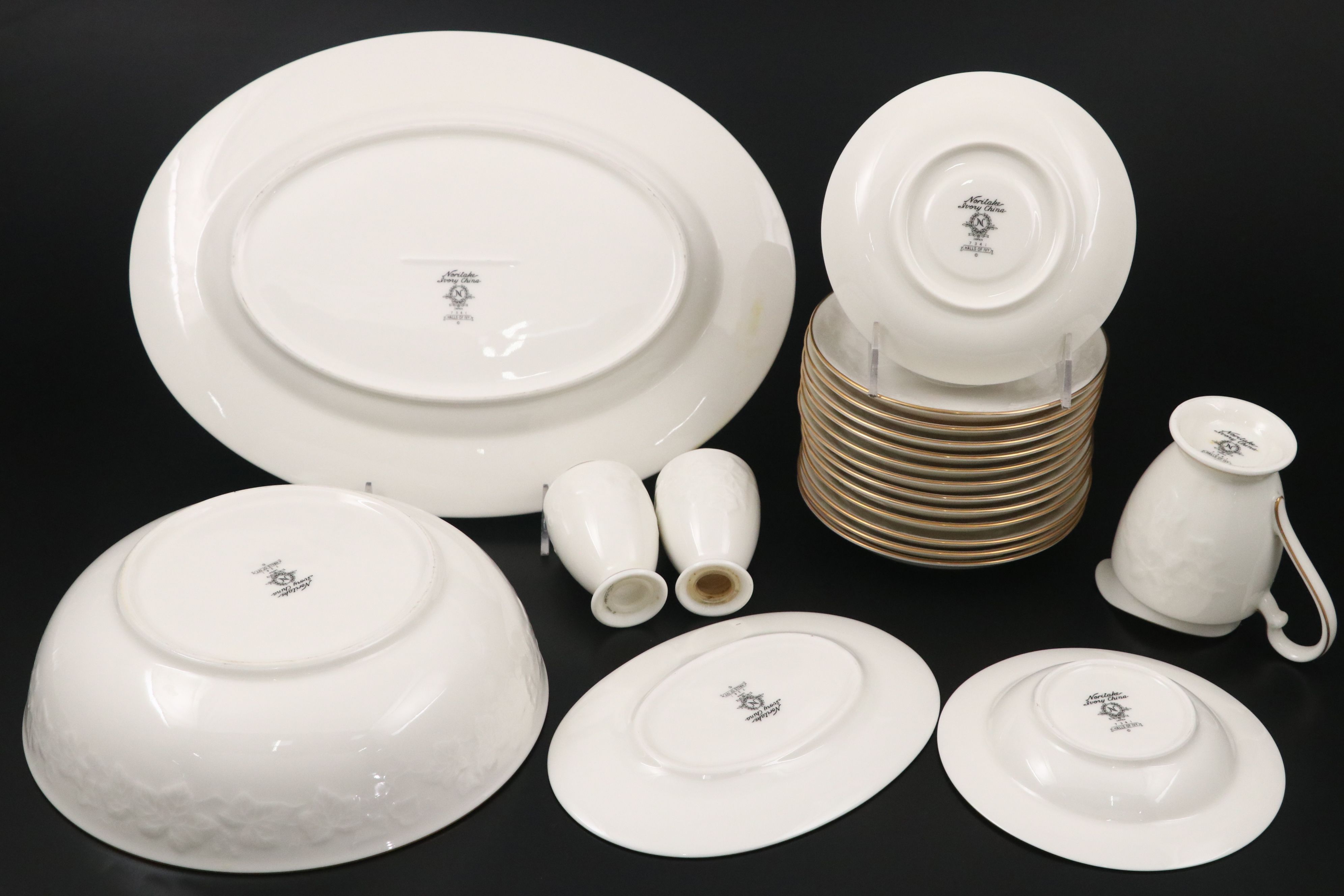 Noritake "Halls of Ivy" Ceramic Dinnerware, Late 20th Century