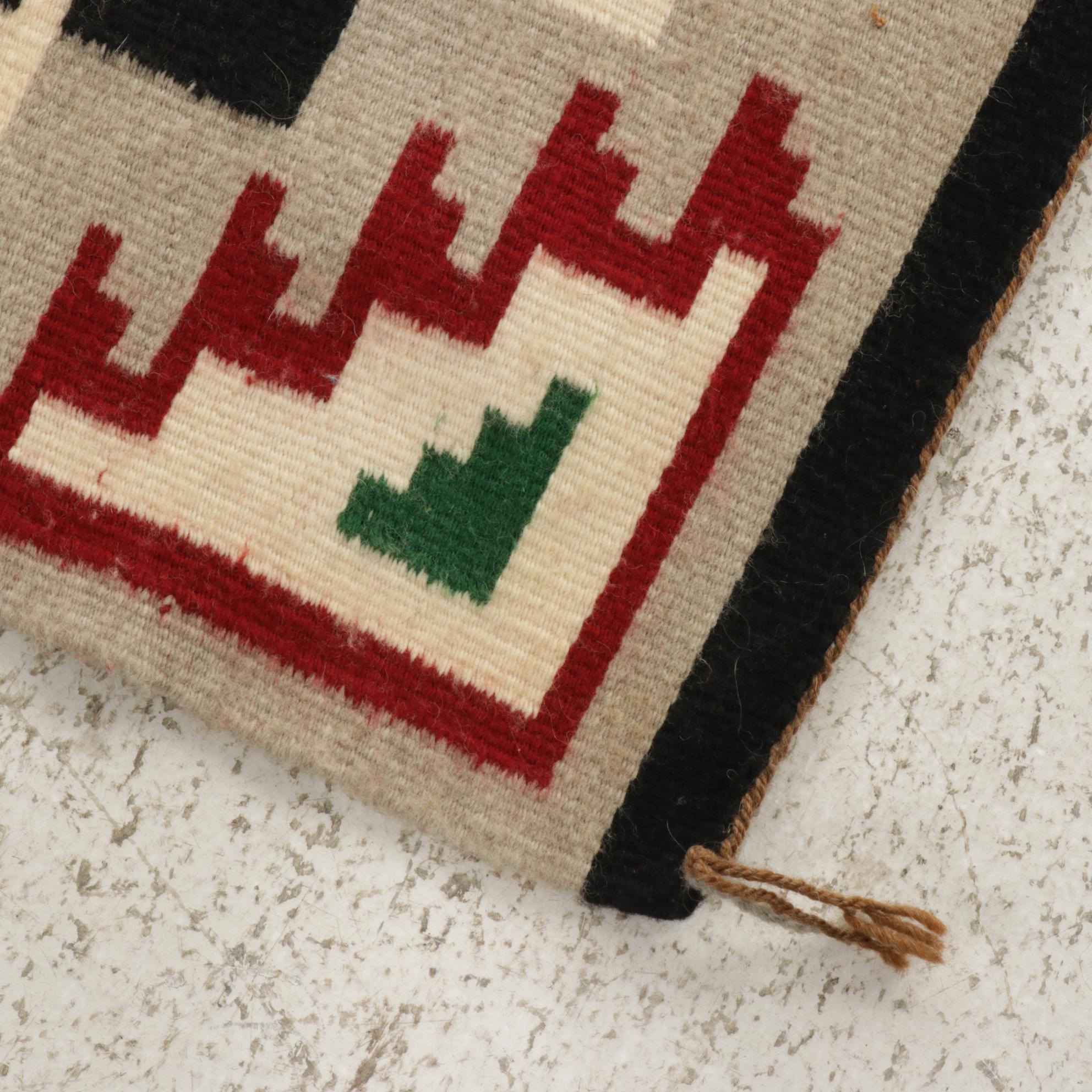 2'4 x 2'5 Handwoven Navajo Ganado Accent Rug