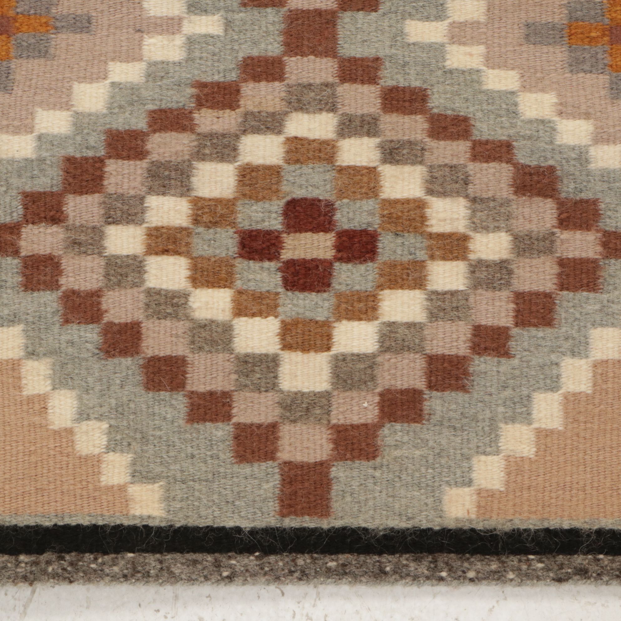 1'8 x 1'11 Handwoven Betty Morgan Navajo Crystal Accent Rug