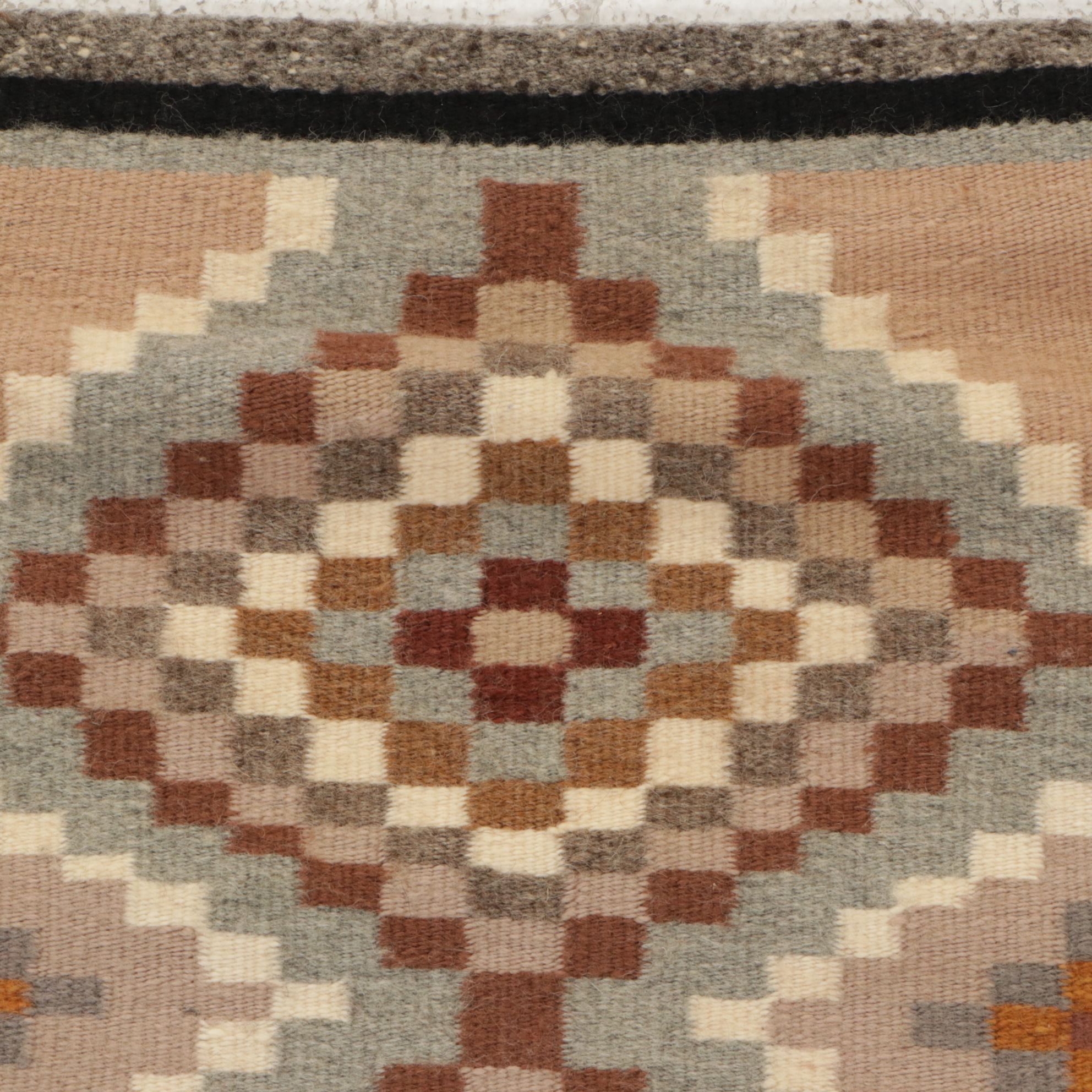 1'8 x 1'11 Handwoven Betty Morgan Navajo Crystal Accent Rug