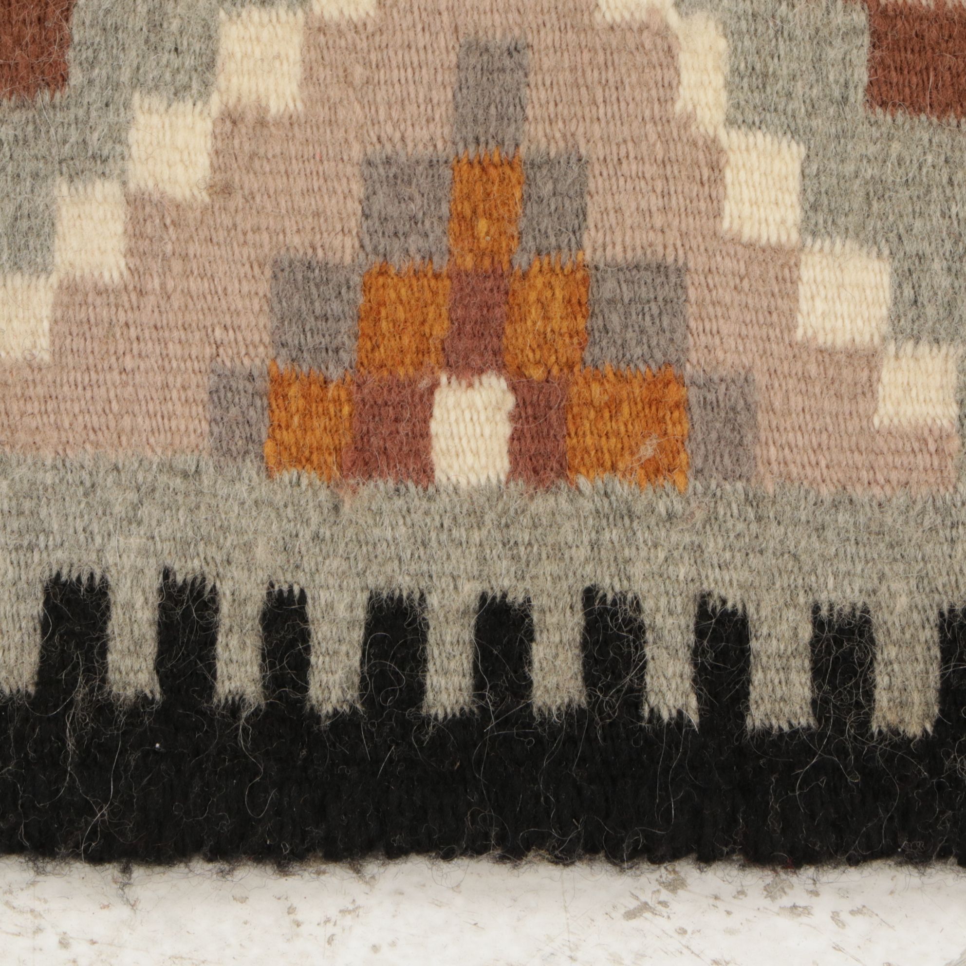 1'8 x 1'11 Handwoven Betty Morgan Navajo Crystal Accent Rug