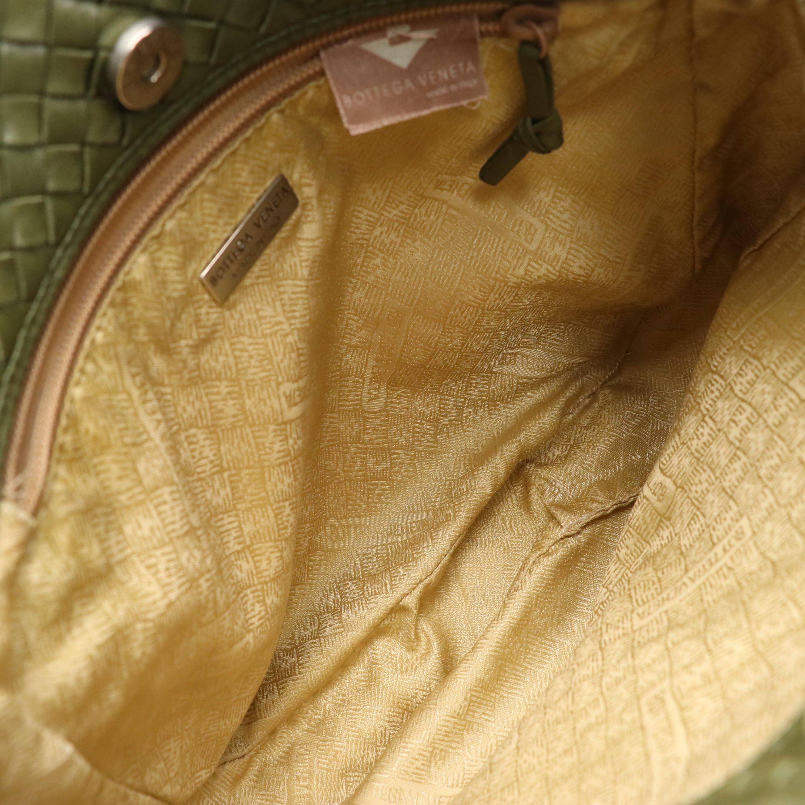 Bottega Veneta Shoulder Bag in Olive Green Intrecciato Nappa Leather