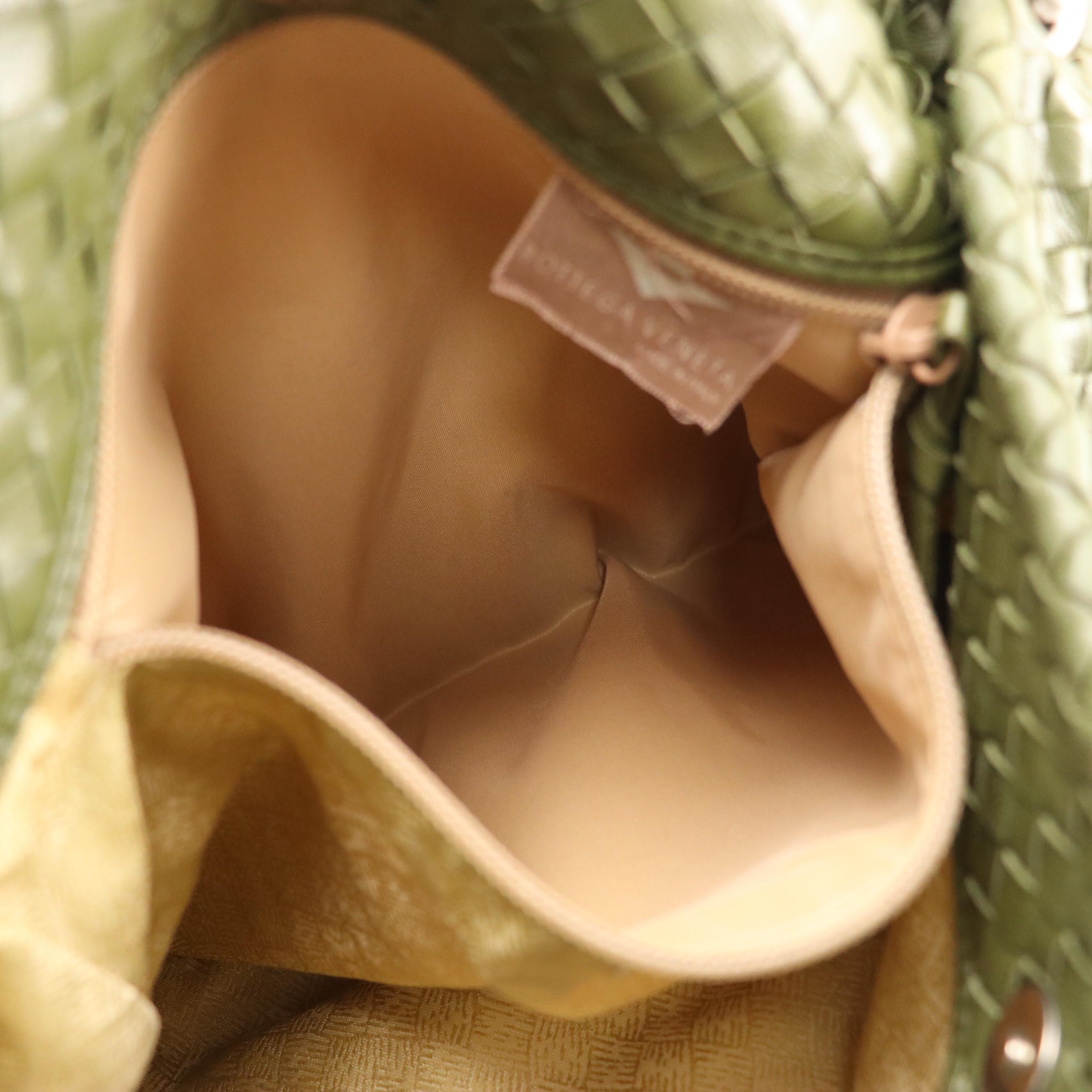 Bottega Veneta Shoulder Bag in Olive Green Intrecciato Nappa Leather