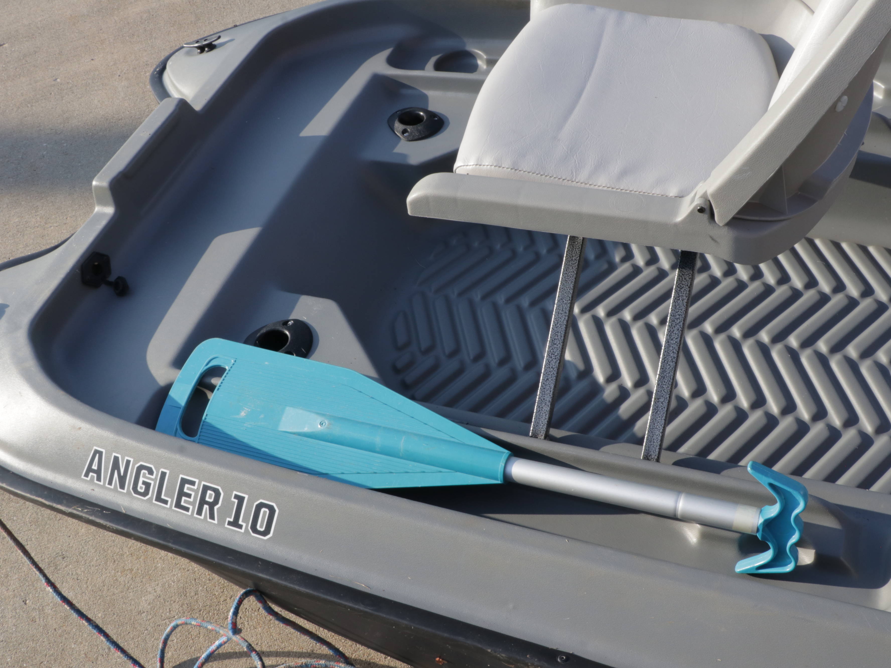 Field and Stream Angler 10 Pond Boat w/. Trolling Motor