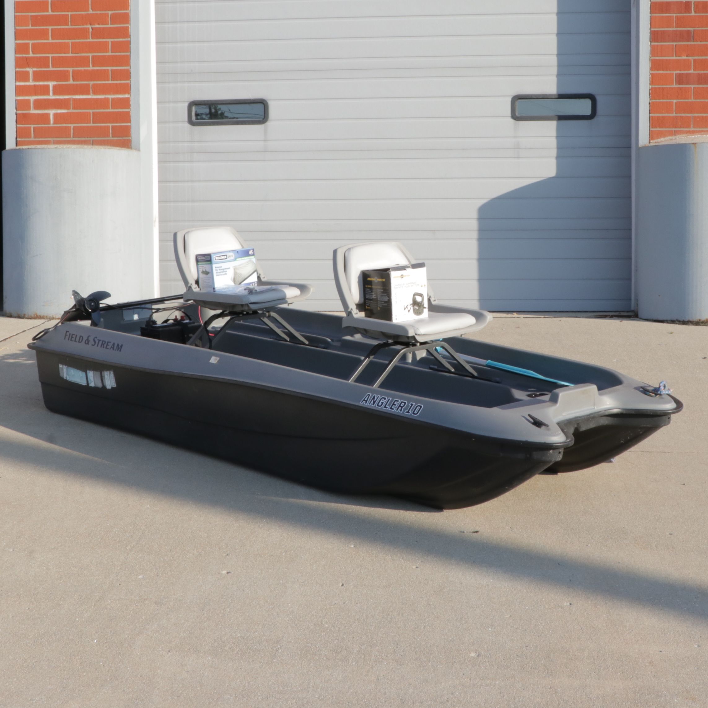 Field and Stream Angler 10 Pond Boat w/. Trolling Motor