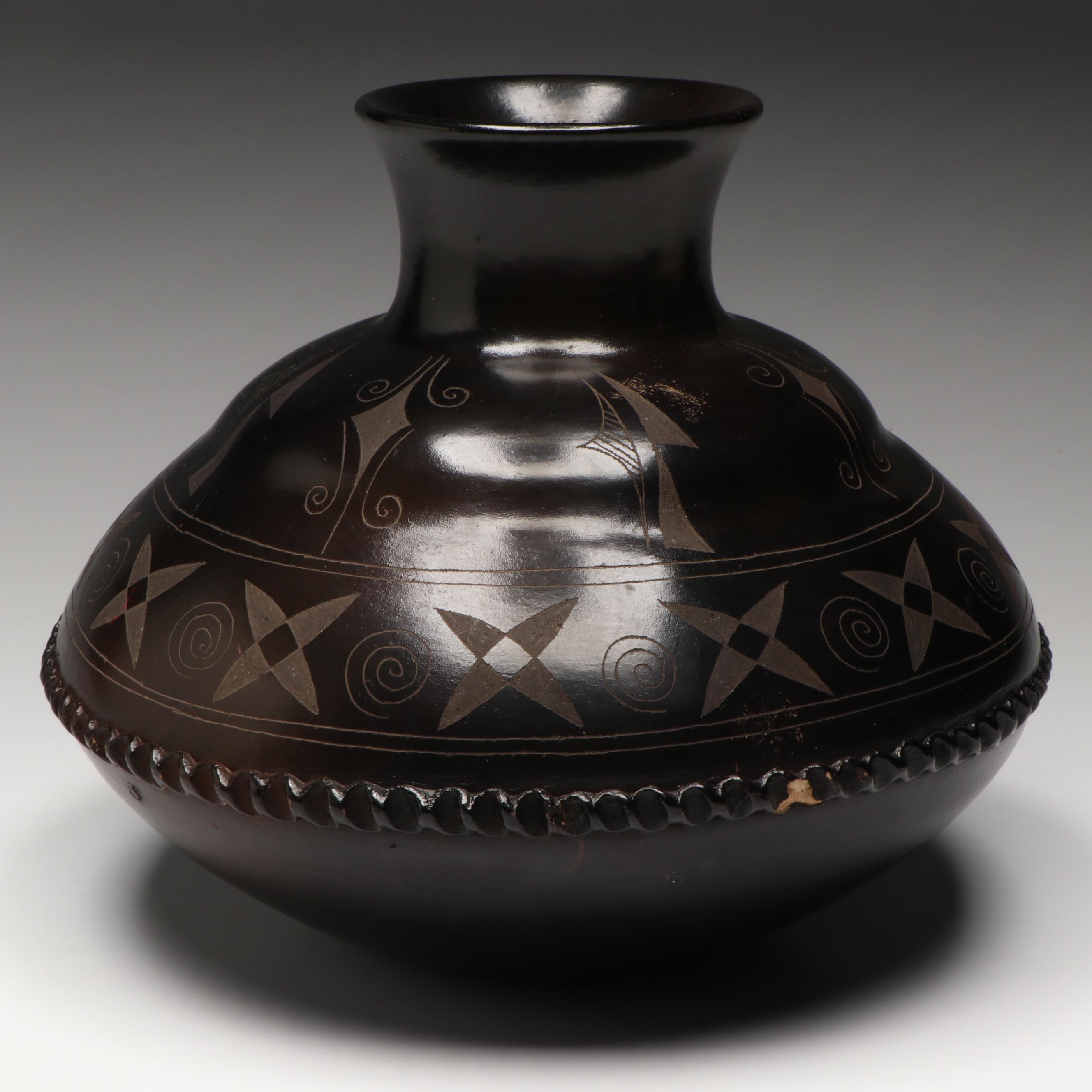 Mexican Pablo Mateos Signed Barra Negro Pottery Olla