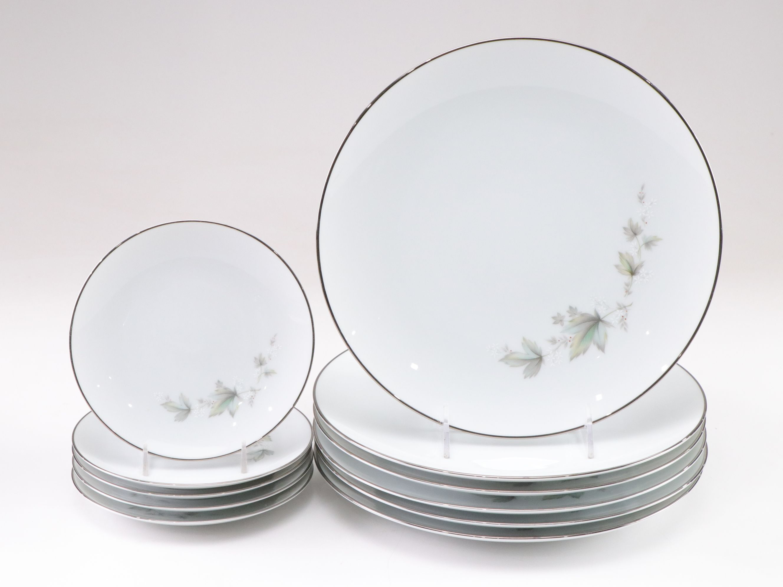 Noritake "Sezanne" Fine China Dinner Service For Six with Display Stand