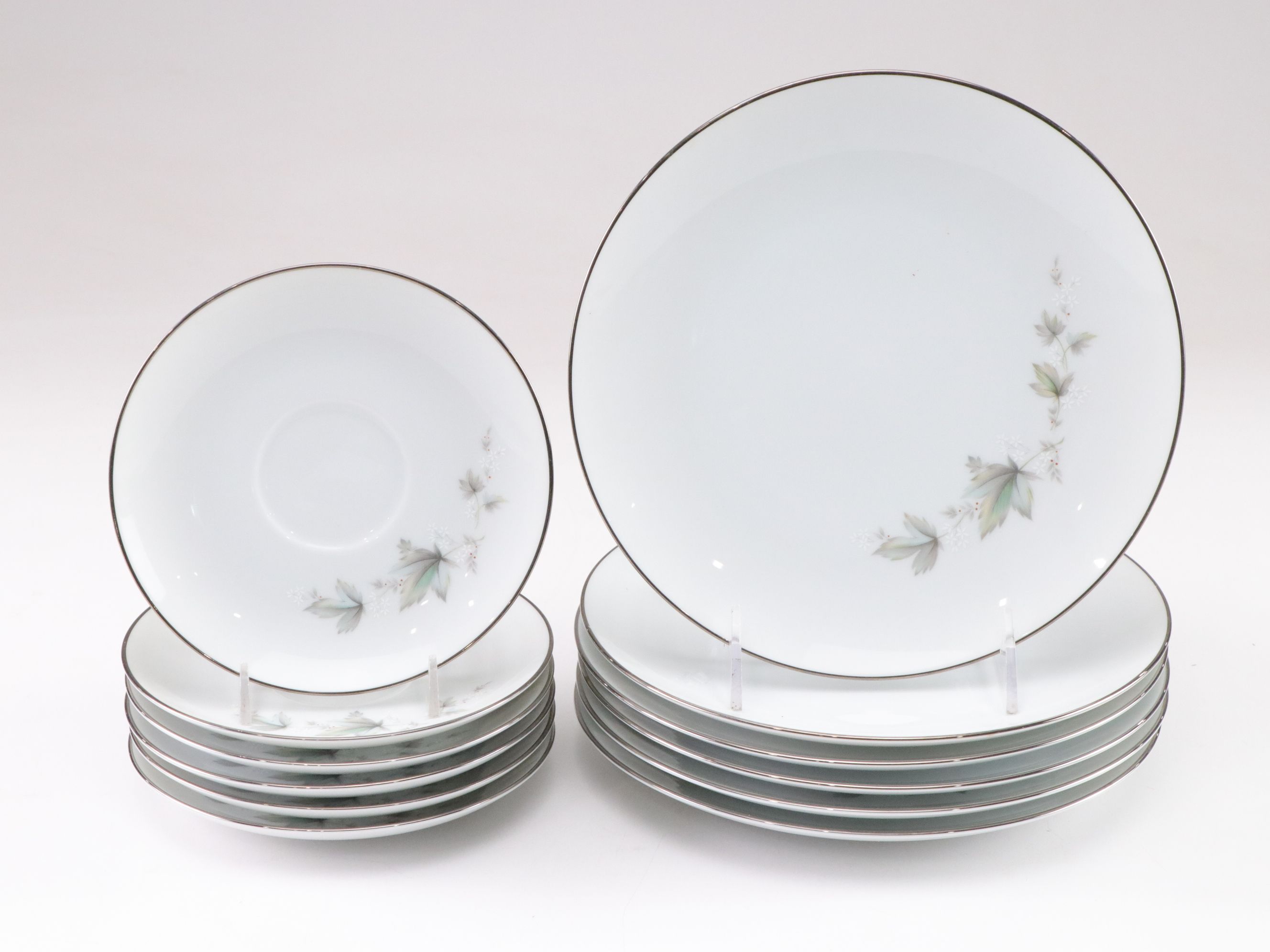 Noritake "Sezanne" Fine China Dinner Service For Six with Display Stand