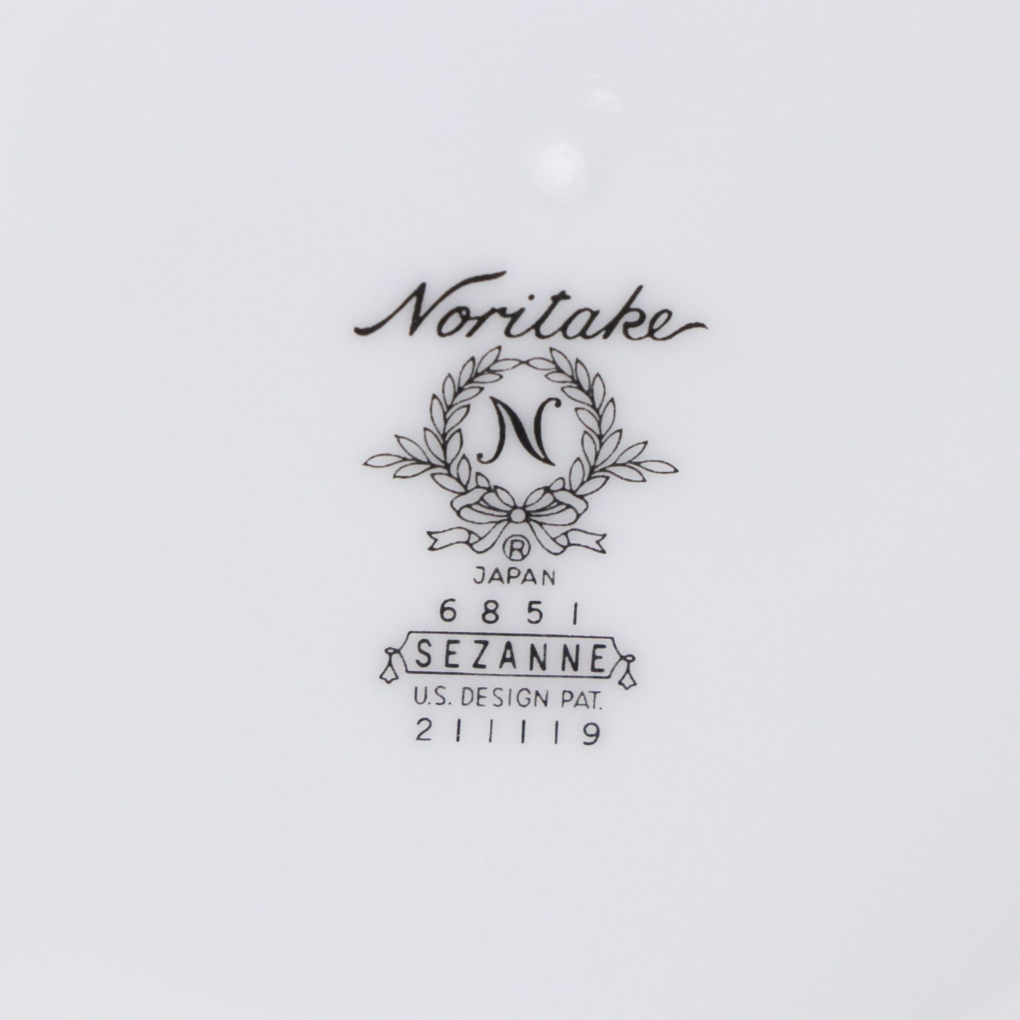 Noritake "Sezanne" Fine China Dinner Service For Six with Display Stand